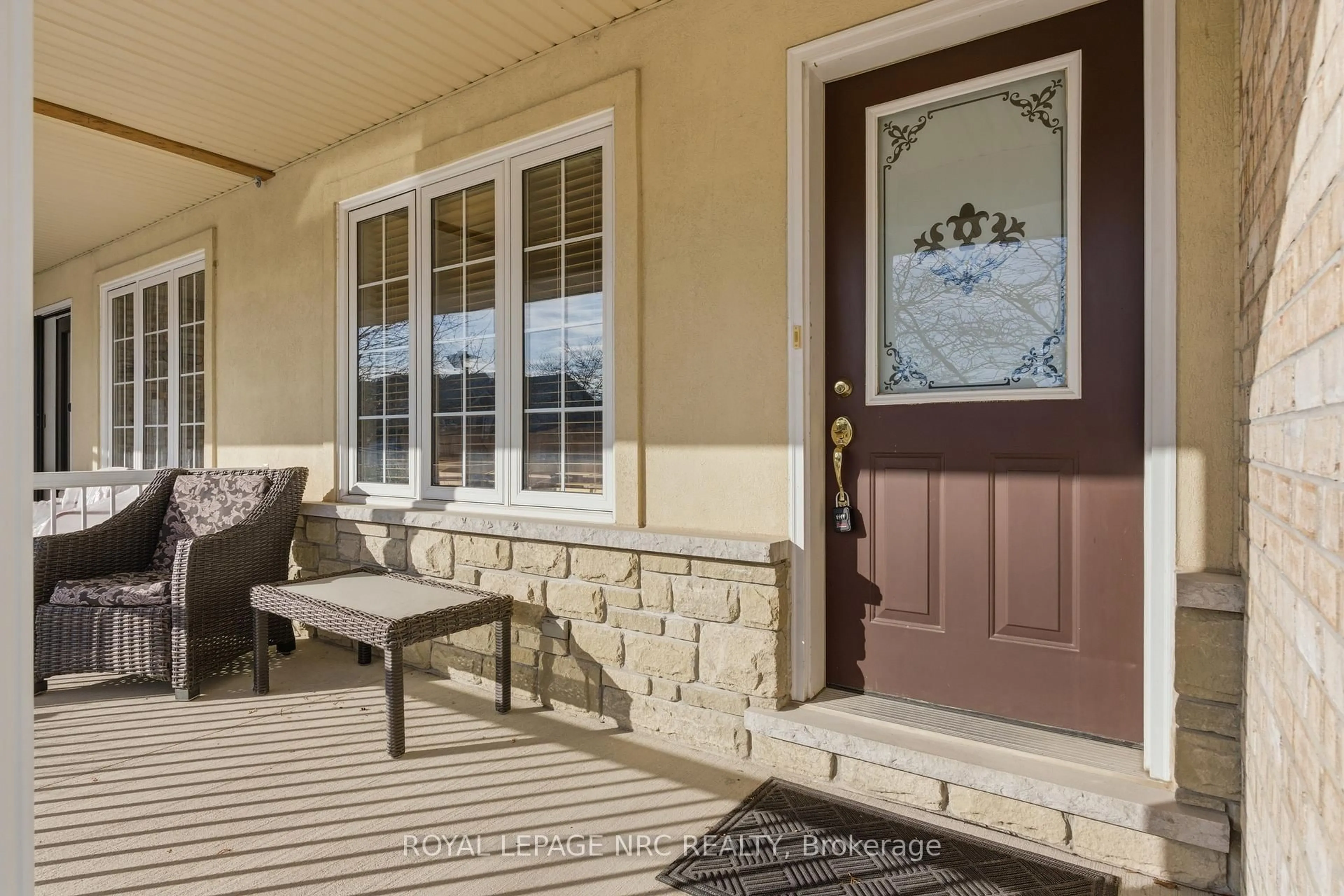 Indoor entryway for 14 Hope Ave, Niagara-on-the-Lake Ontario L0S 1T0