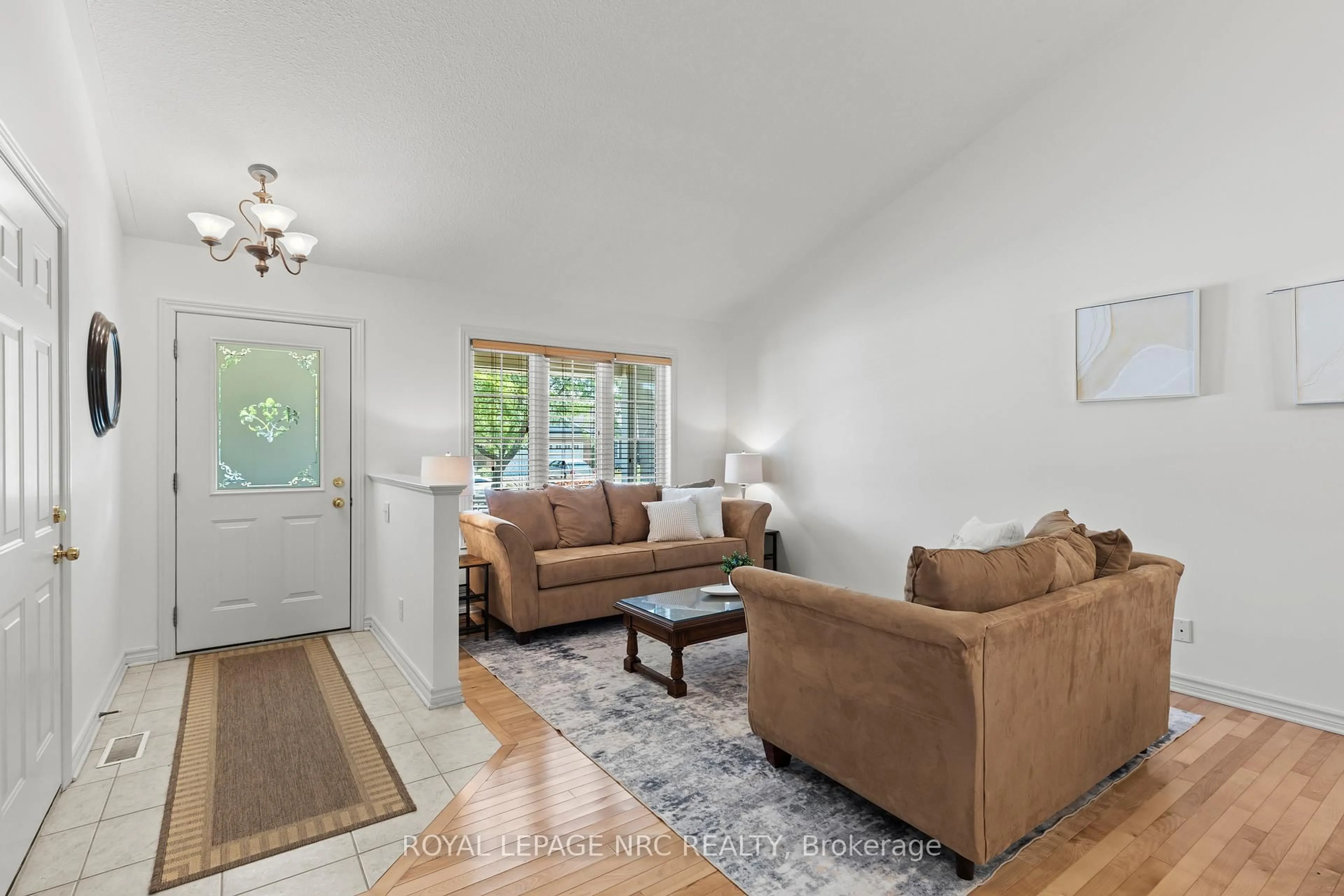 Living room with furniture, unknown for 14 Hope Ave, Niagara-on-the-Lake Ontario L0S 1T0