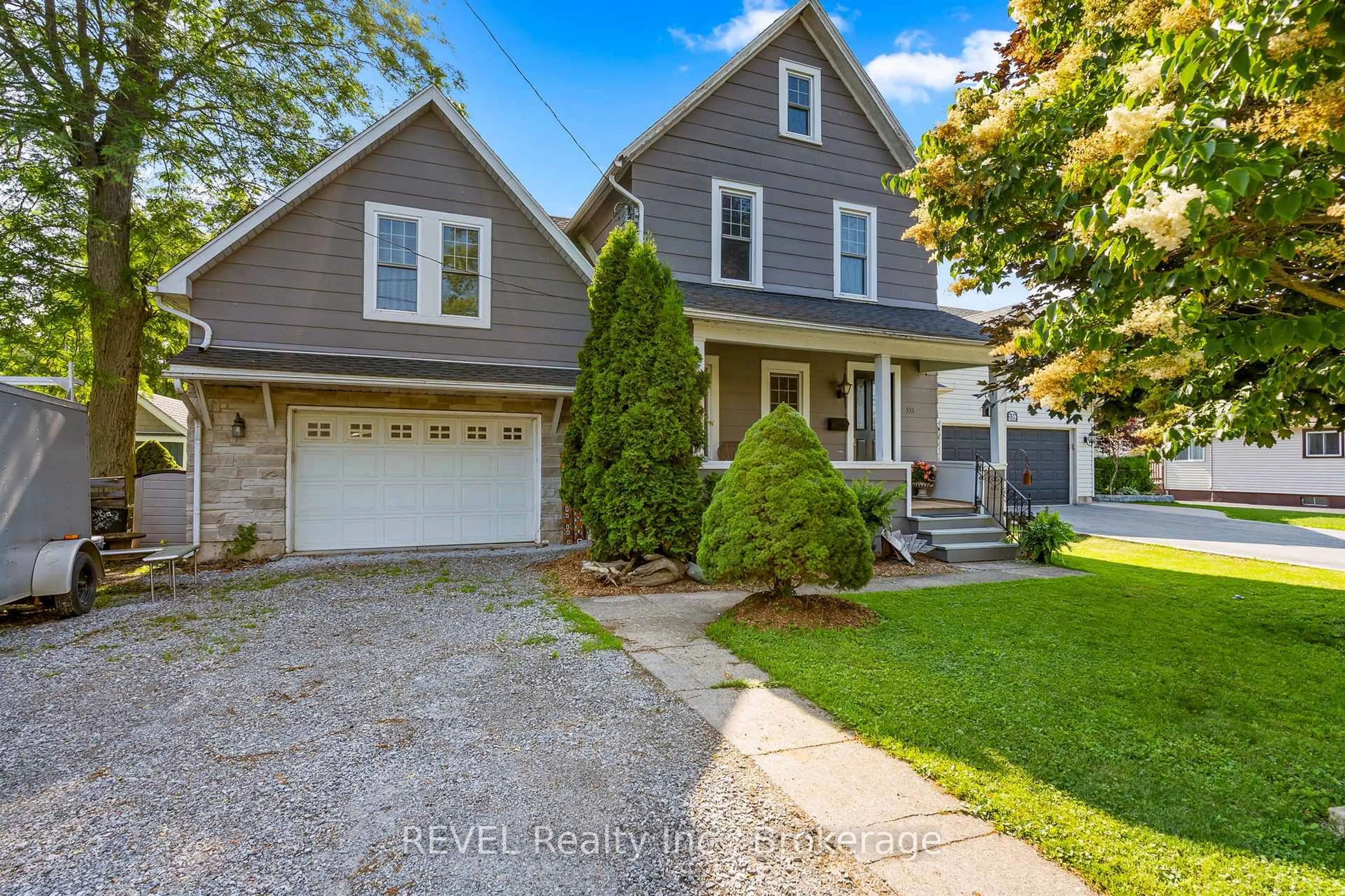 Home with vinyl exterior material, street for 335 Helena St, Fort Erie Ontario L2A 4J7