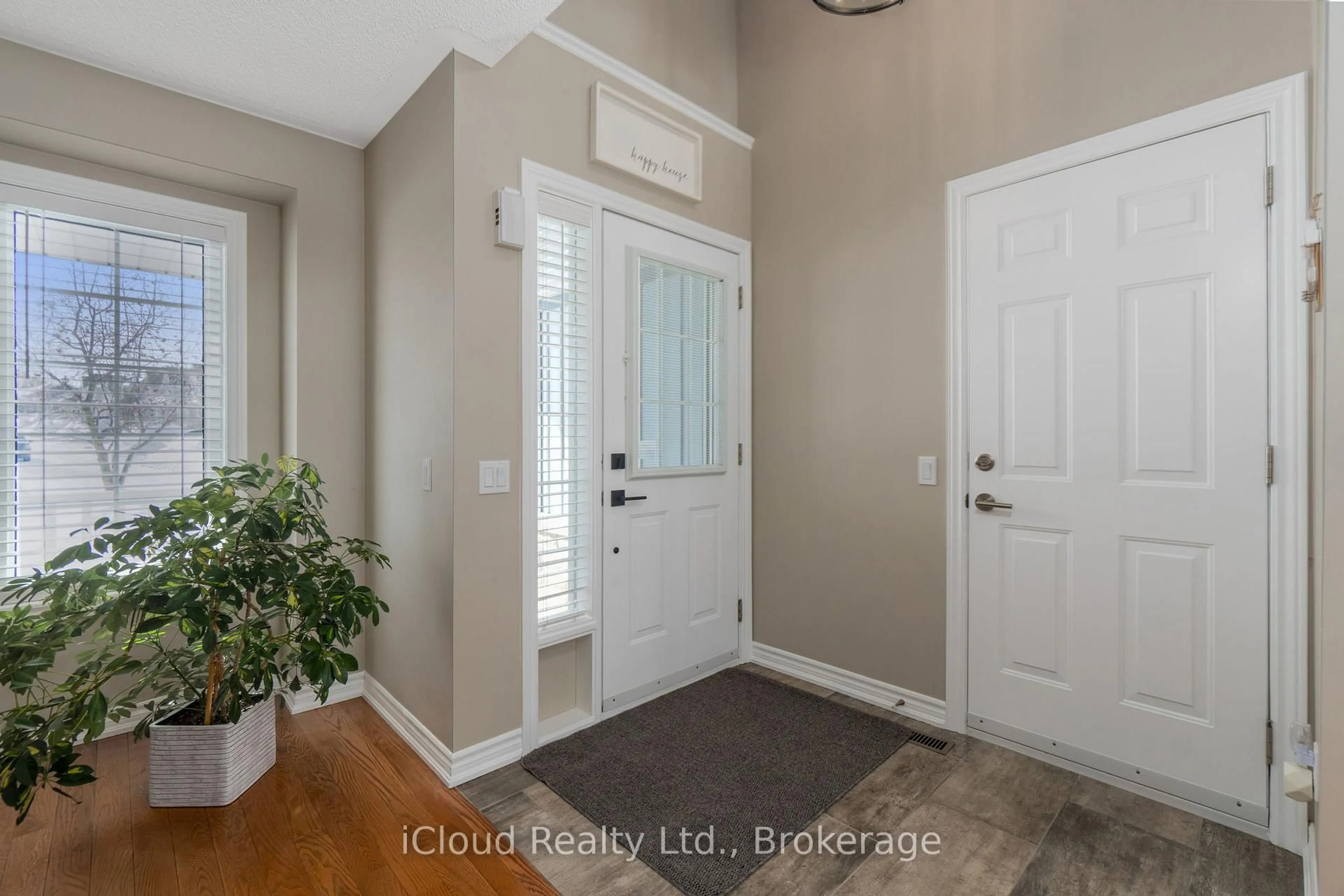 Indoor entryway for 869 Greenwood Cres, Shelburne Ontario L9V 3C2