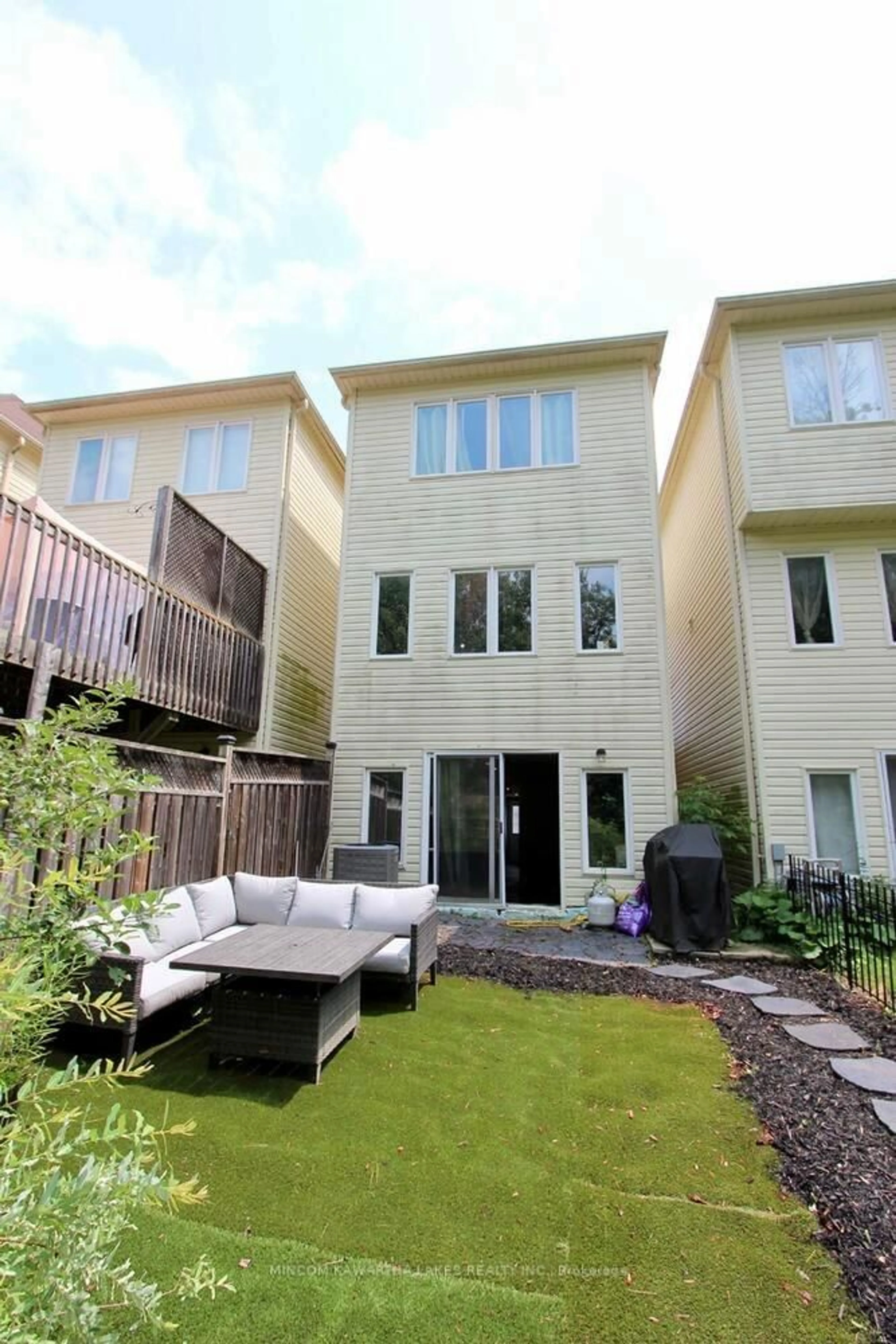 Patio, street for 67 Brookside St, Cavan Monaghan Ontario L0A 1G0