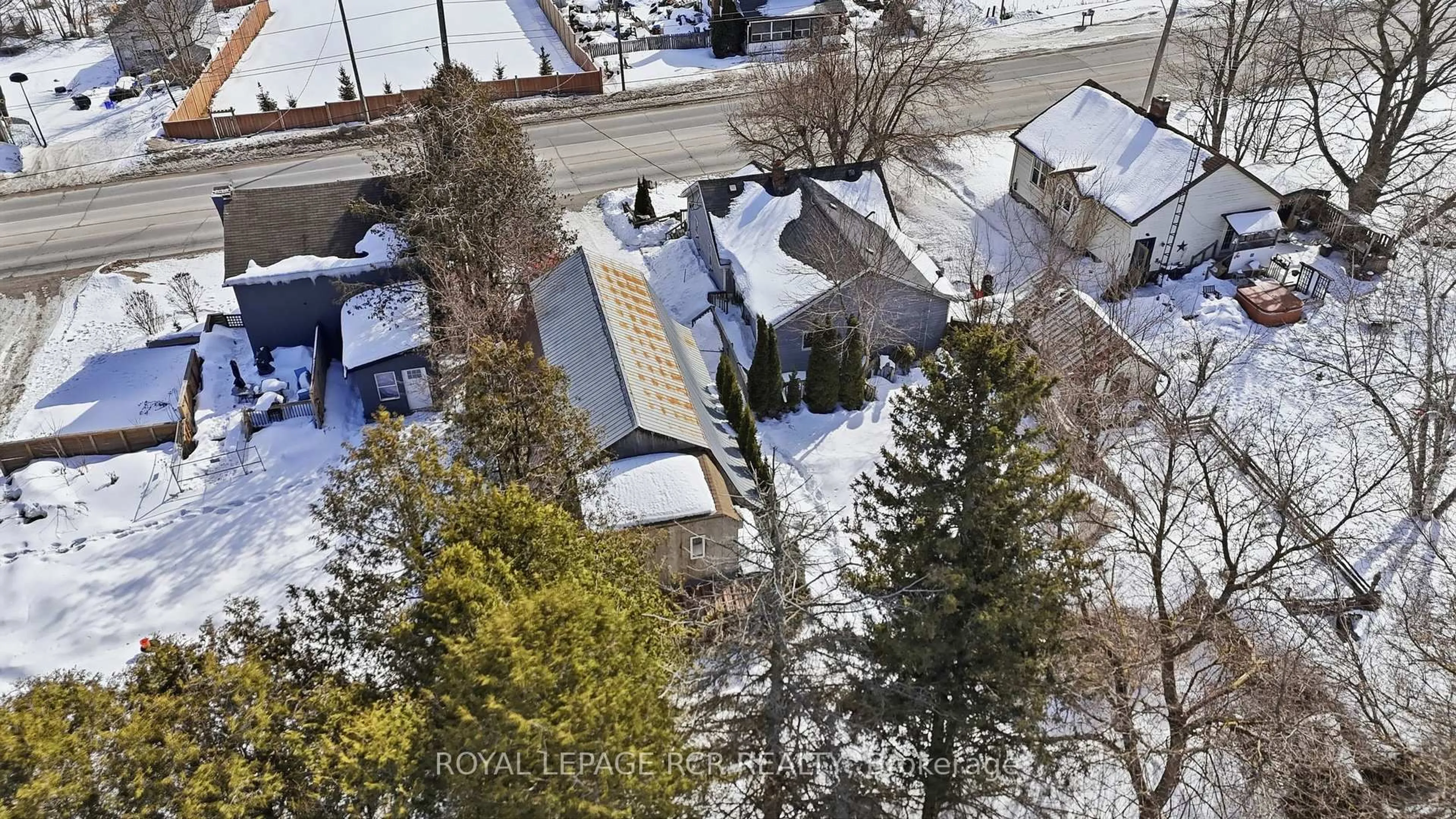 A pic from outside/outdoor area/front of a property/back of a property/a pic from drone, street for 8894 Wellington 124, Erin Ontario N1H 6H7