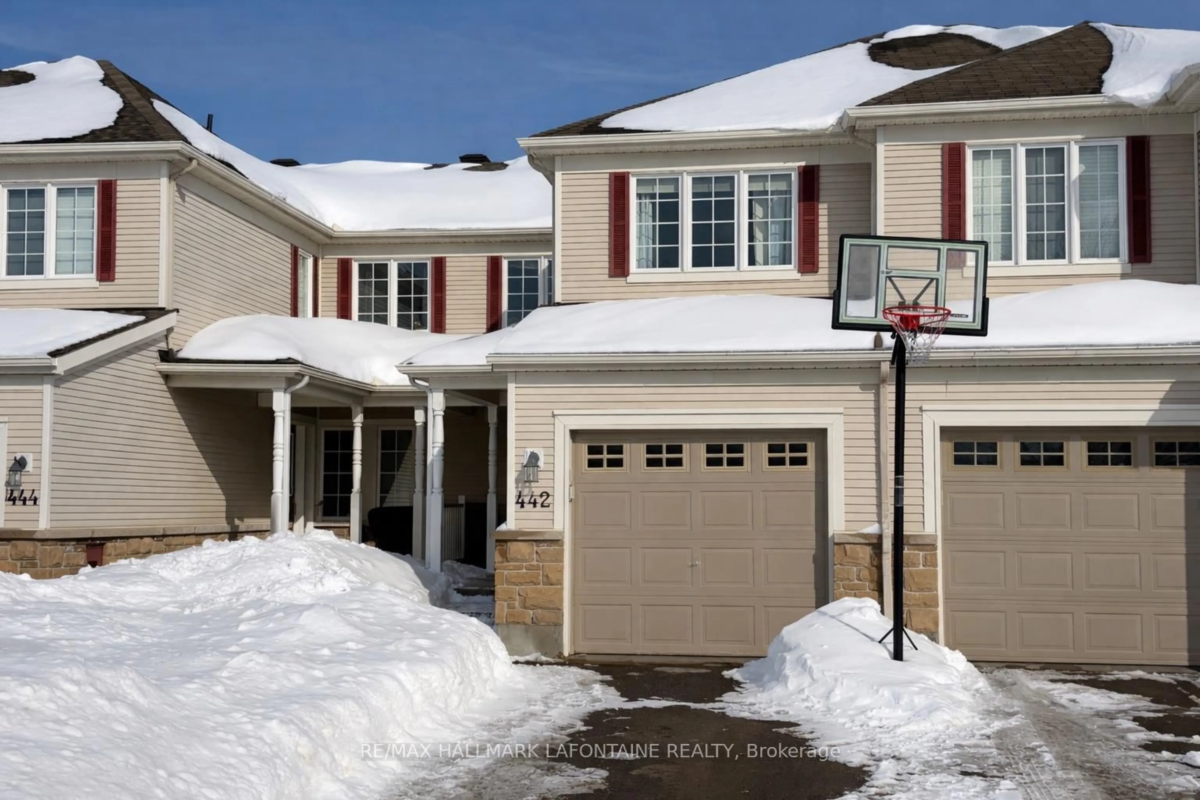 Home with vinyl exterior material, street for 442 Wisteria Cres, Ottawa Ontario K1V 0P1