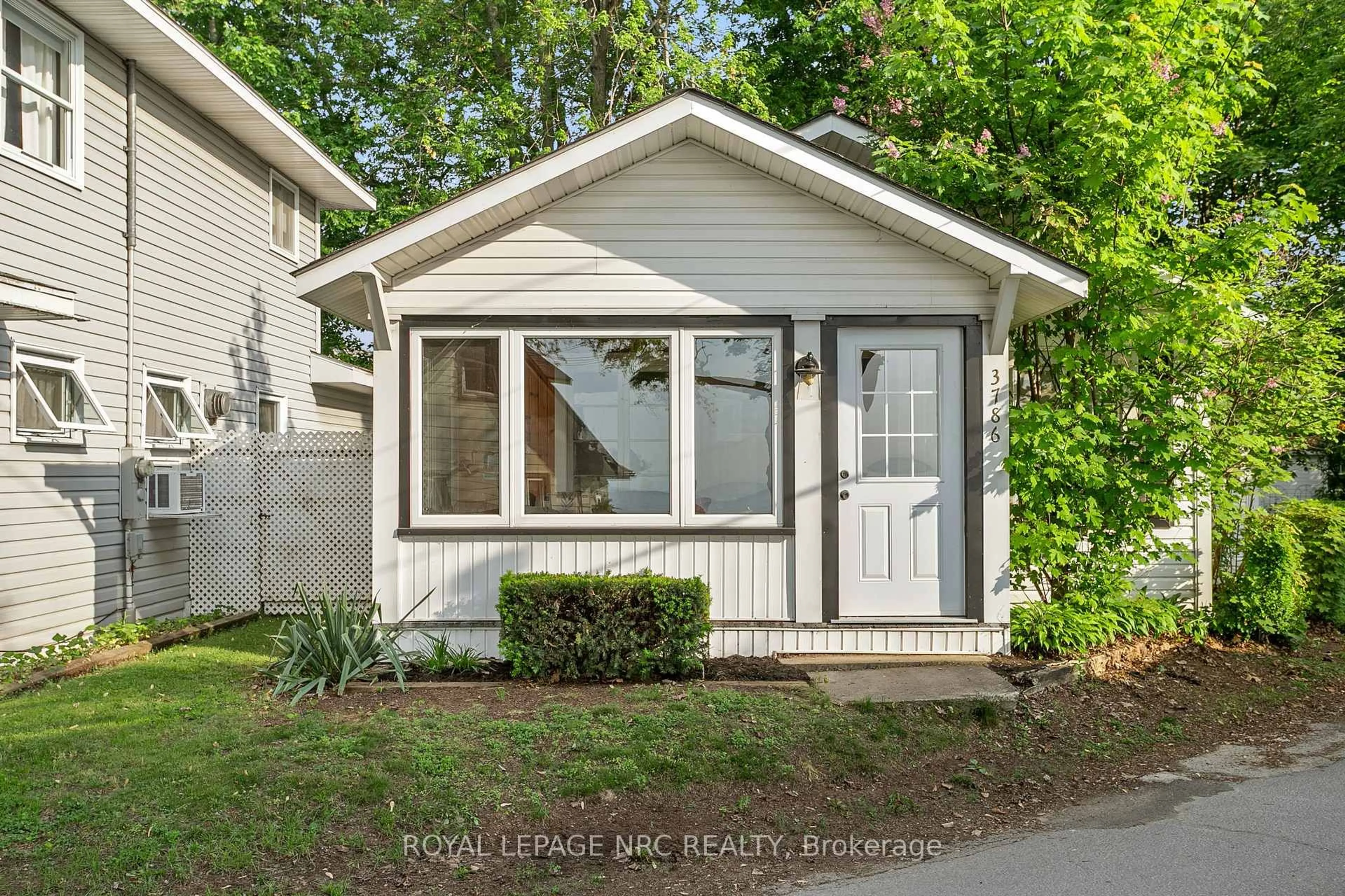 Home with vinyl exterior material, street for 3786 Terrace Lane, Fort Erie Ontario L0S 1B0