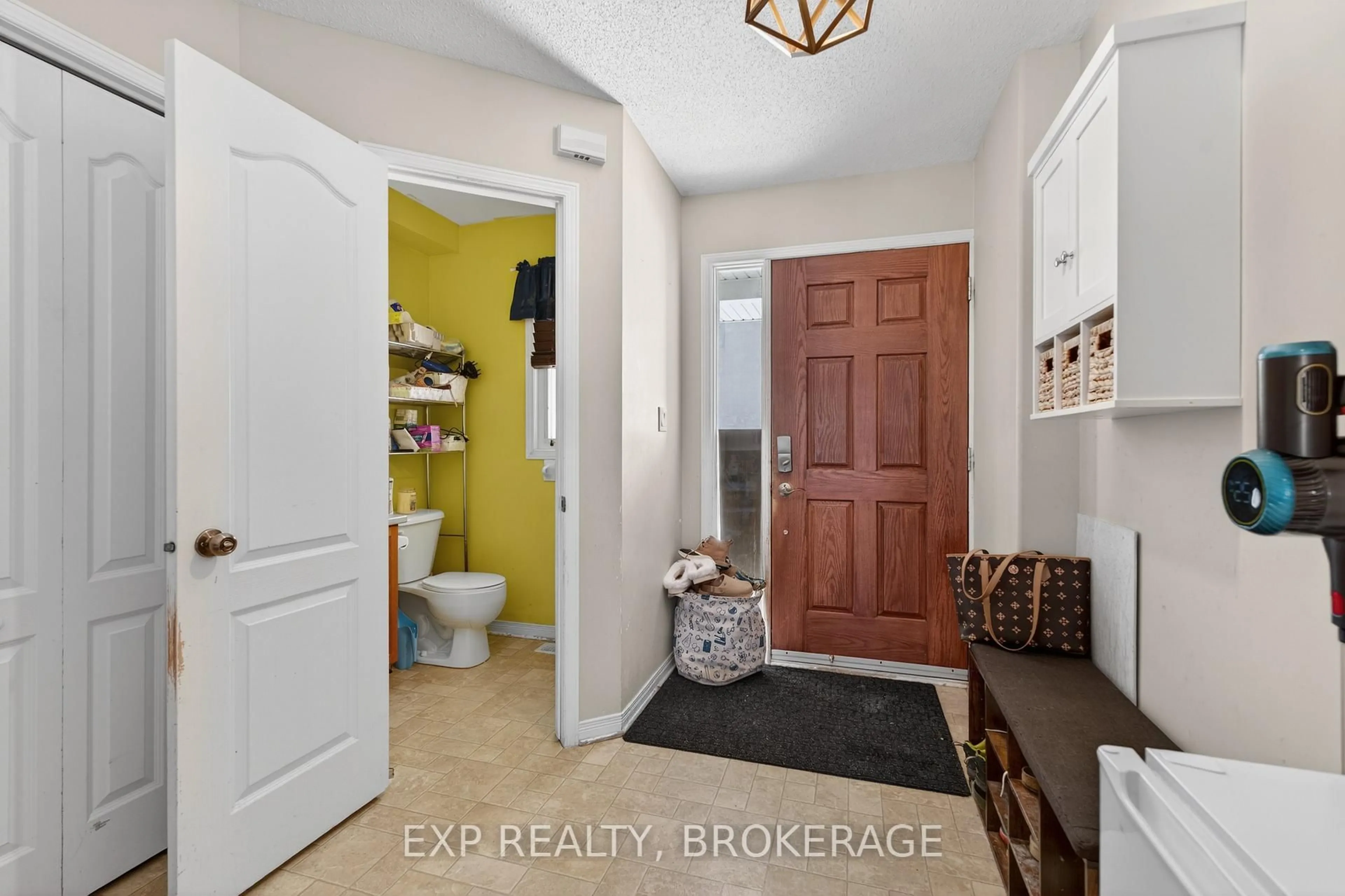 Indoor entryway for 504 ST MARTHA St, Kingston Ontario K7K 0A5