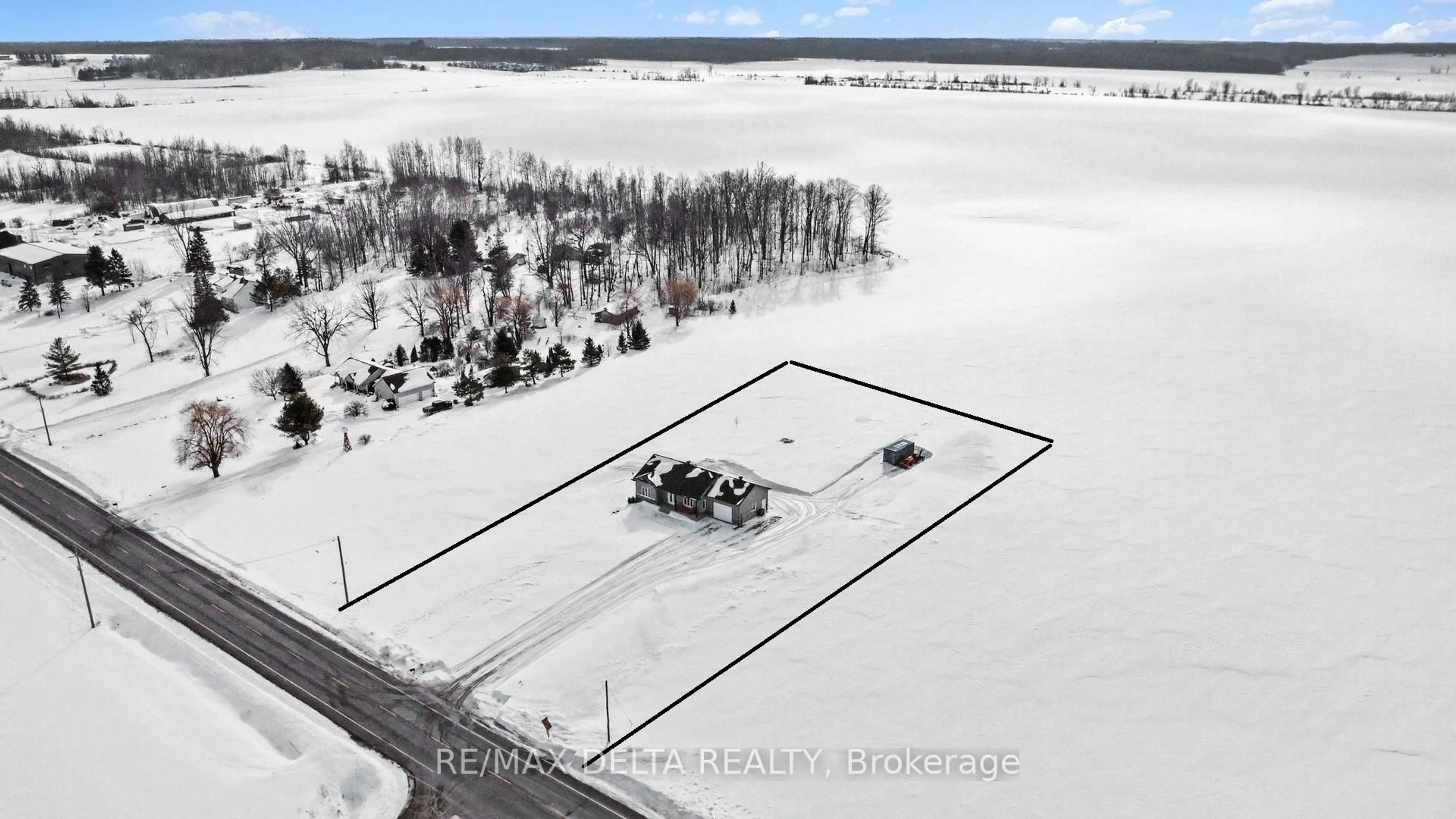 A pic from outside/outdoor area/front of a property/back of a property/a pic from drone, unknown for 121 County Rd 19 Rd, Alfred and Plantagenet Ontario K0A 3K0
