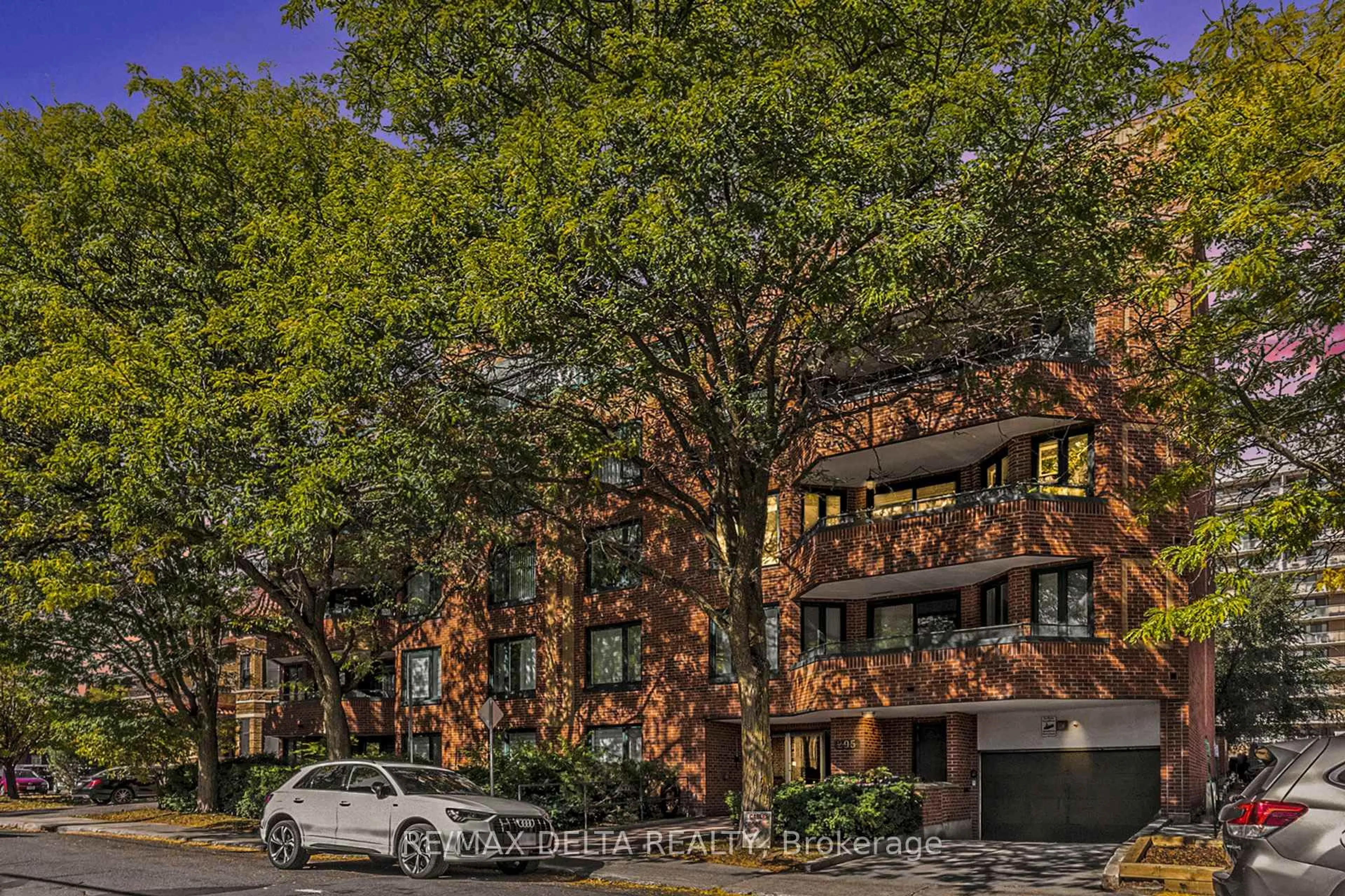 Home with brick exterior material, street for 295 Gilmour St #304, Ottawa Ontario K2P 0P7