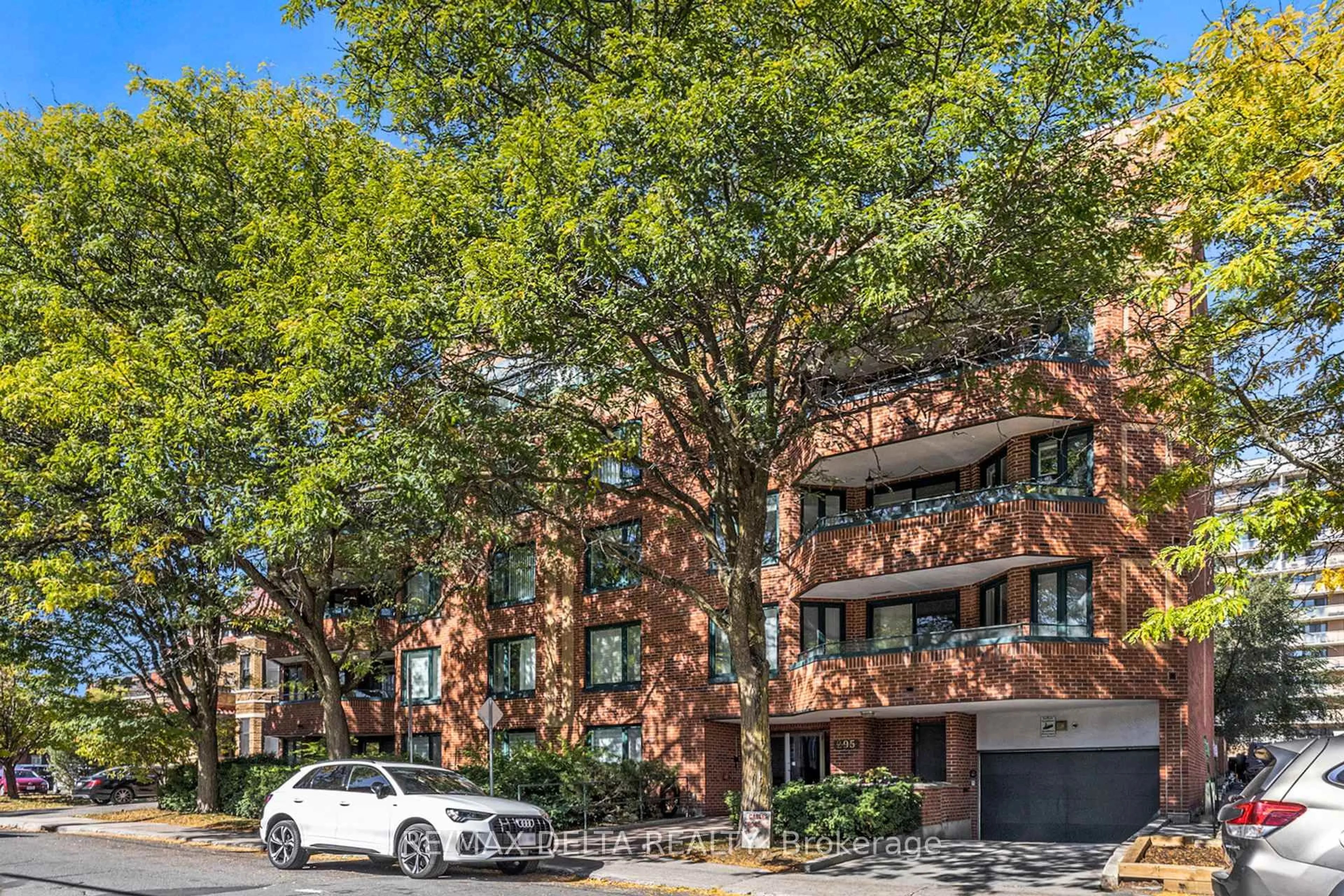 Unknown for 295 Gilmour St #304, Ottawa Ontario K2P 0P7