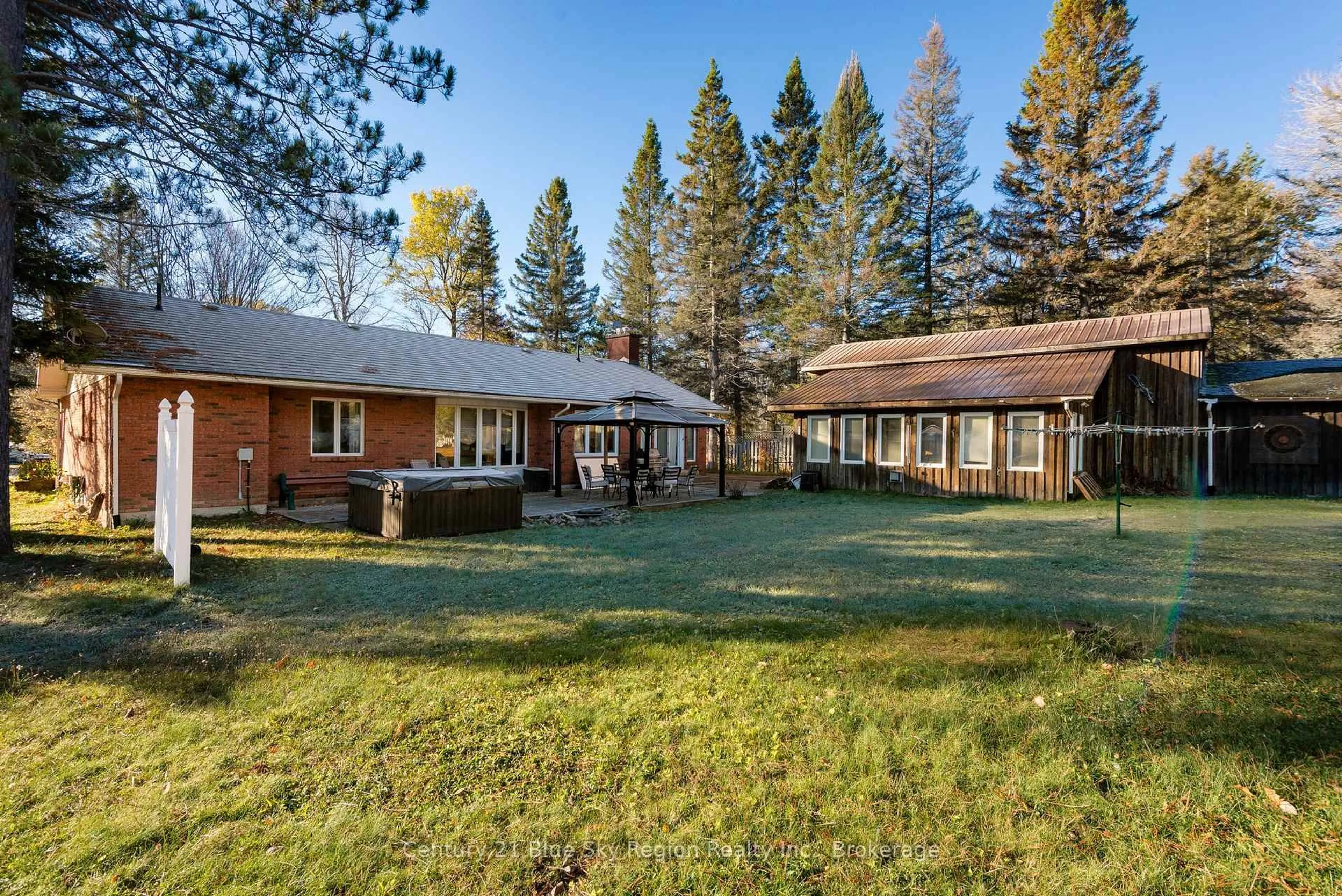 Patio, forest/trees view for 12 Robert St, Sundridge Ontario P0A 1Z0