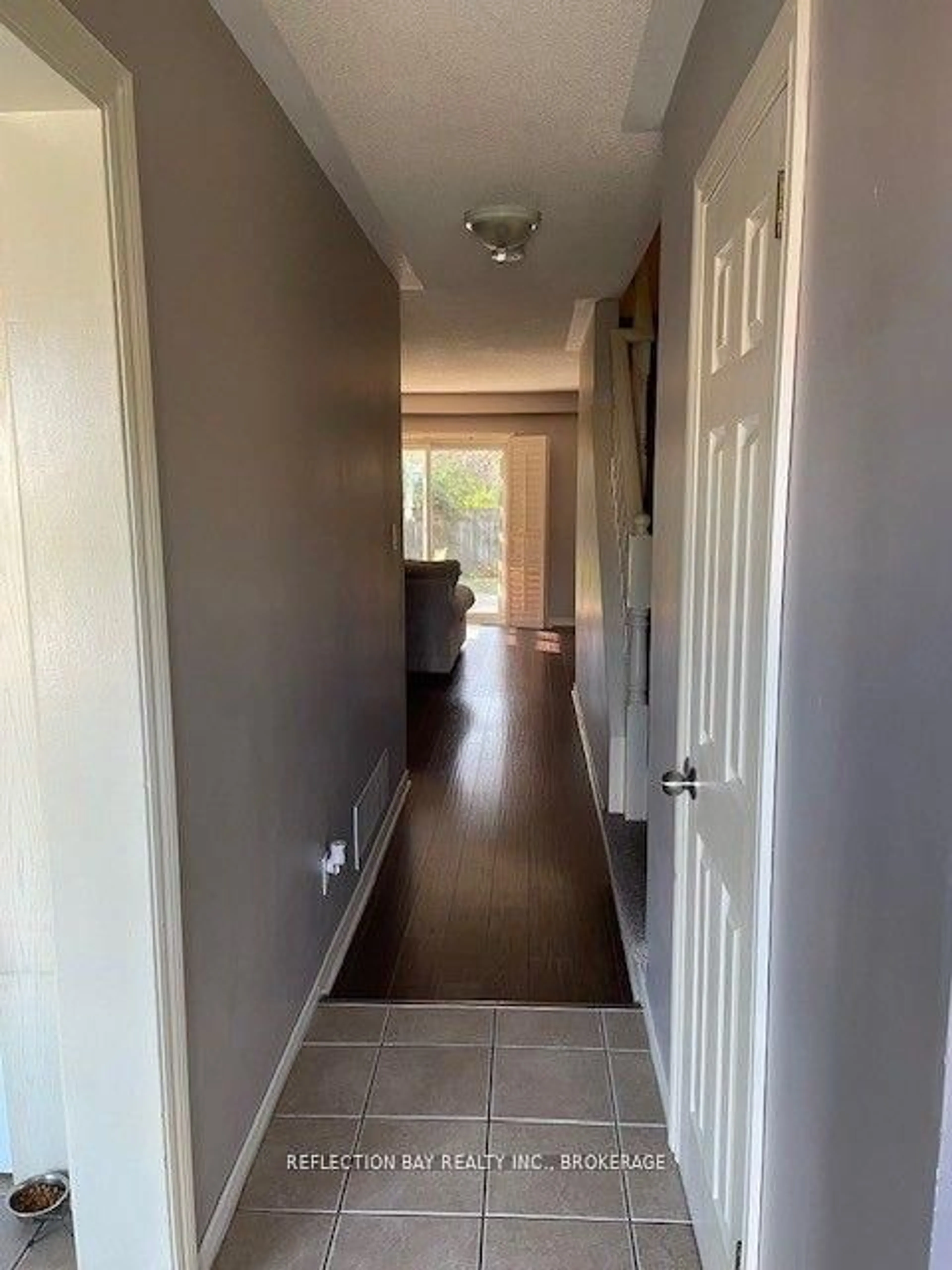 Indoor entryway for 5150 Mulberry Dr, Lincoln Ontario L3J 0J7