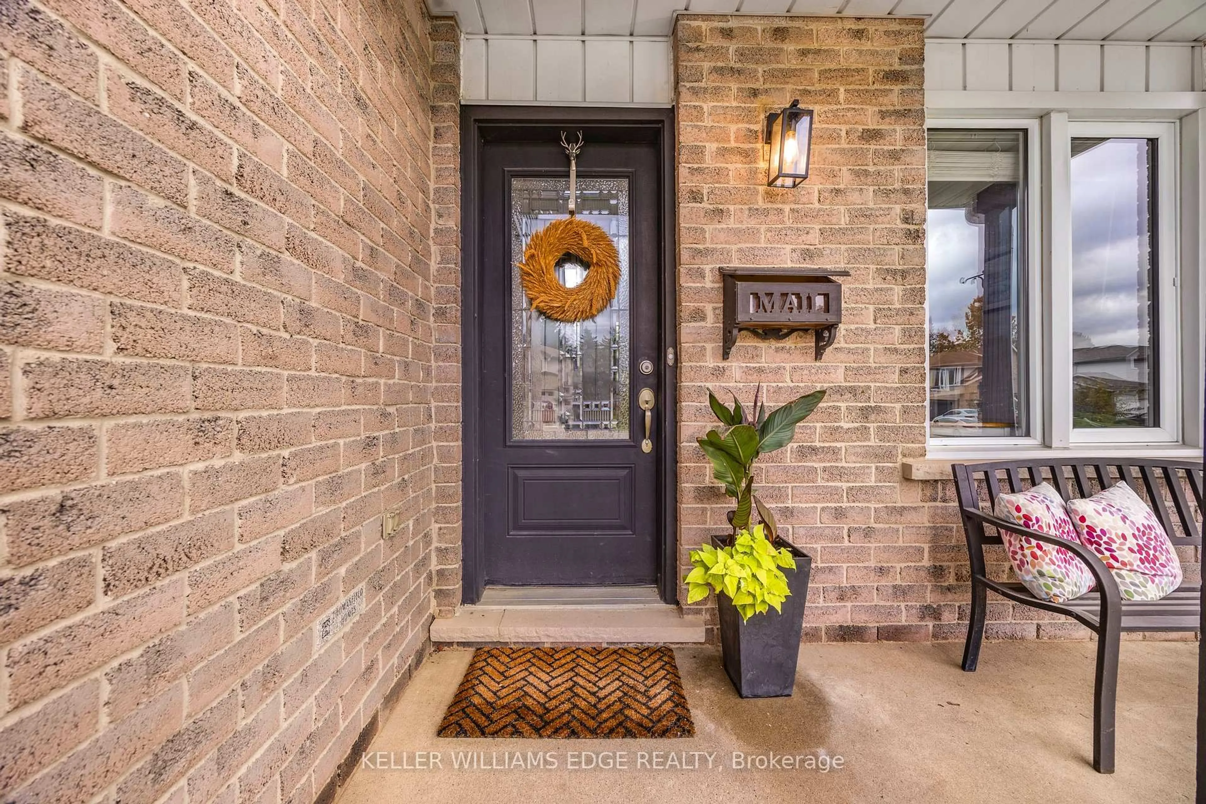 Indoor entryway for 54 Ironstone Dr, Cambridge Ontario N1P 1A2