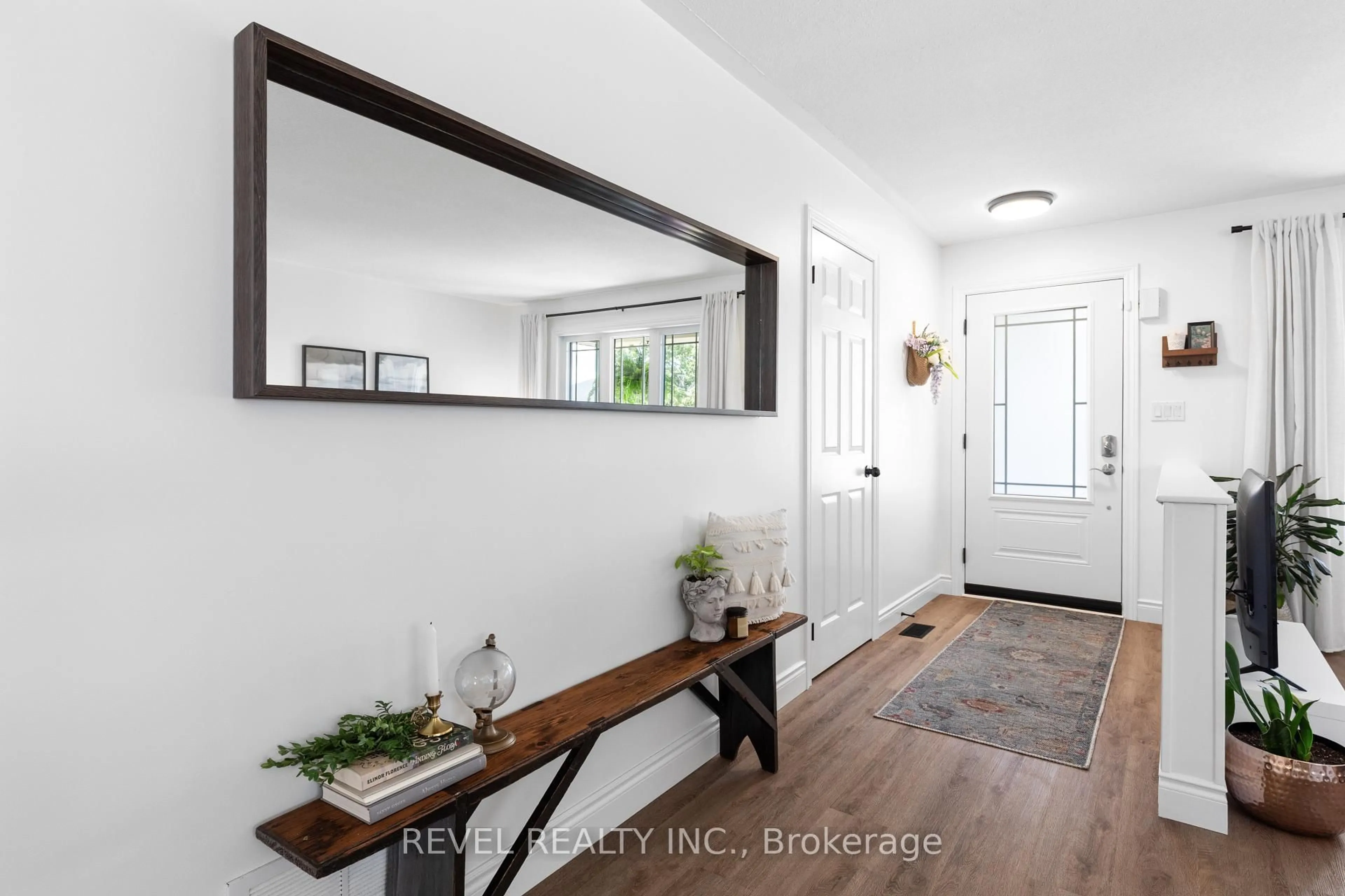 Indoor entryway for 39 Springdale Dr, Kawartha Lakes Ontario K9V 0J4