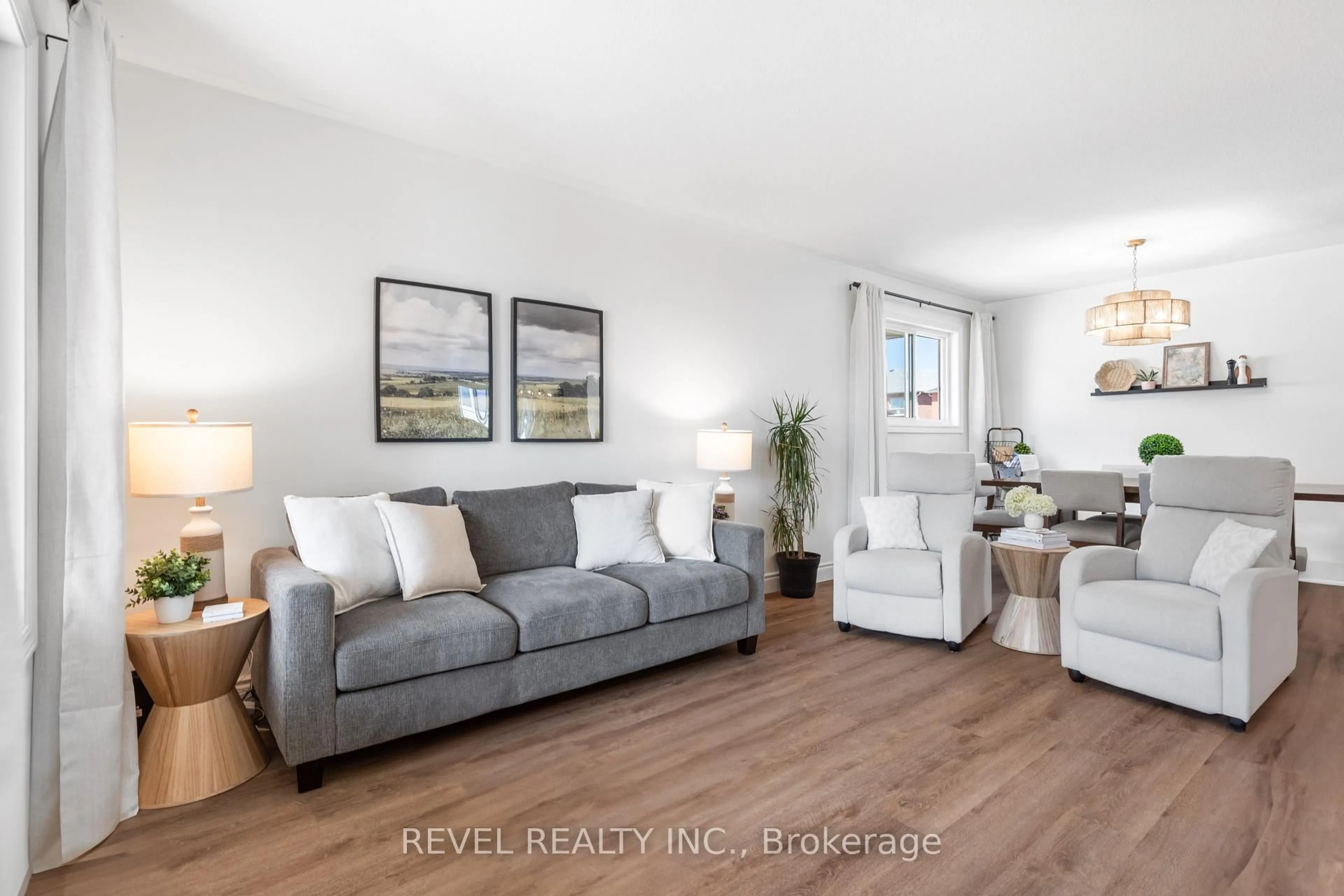 Living room with furniture, unknown for 39 Springdale Dr, Kawartha Lakes Ontario K9V 0J4