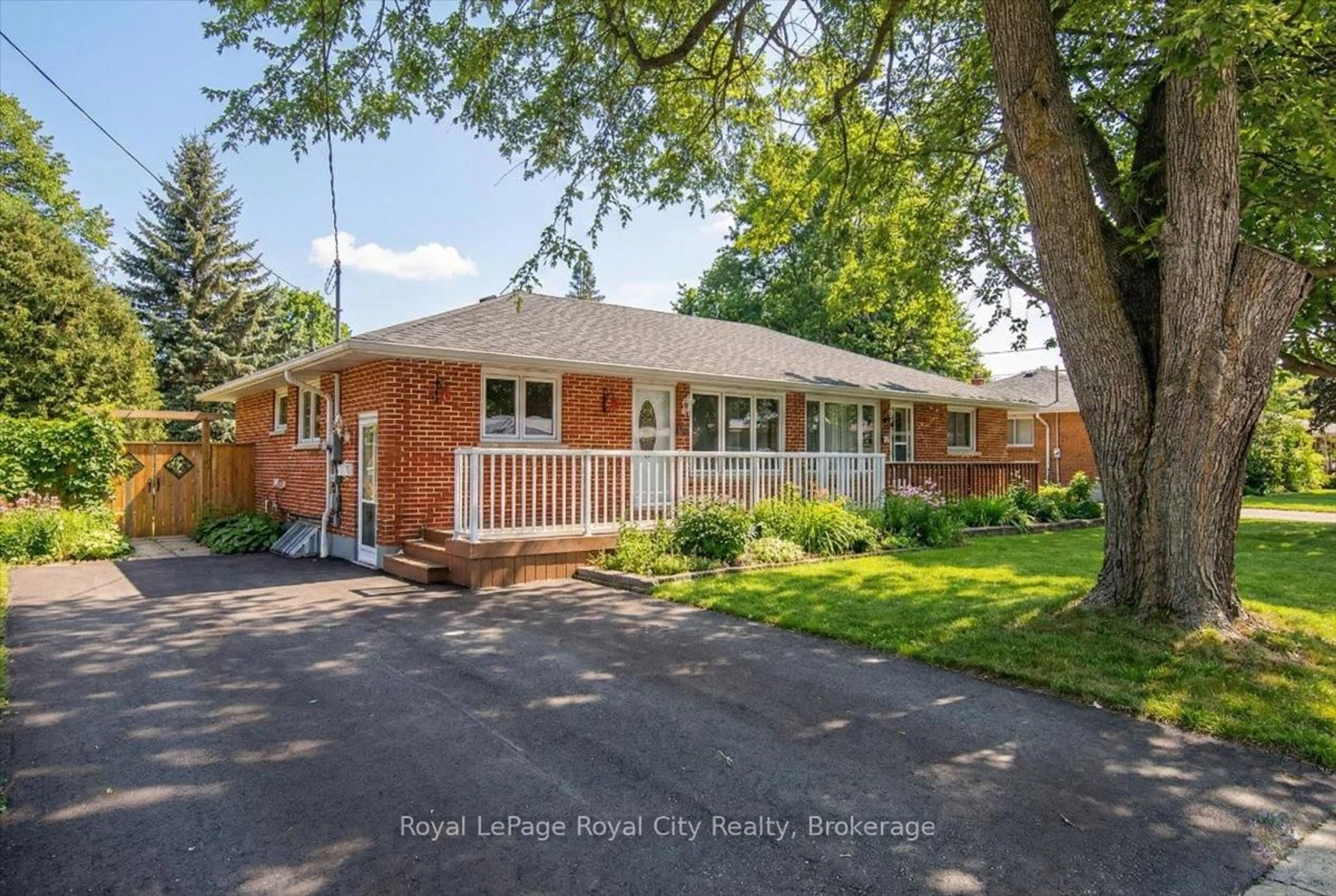 Home with brick exterior material, street for 304 Victoria Rd, Guelph Ontario N1E 5J4