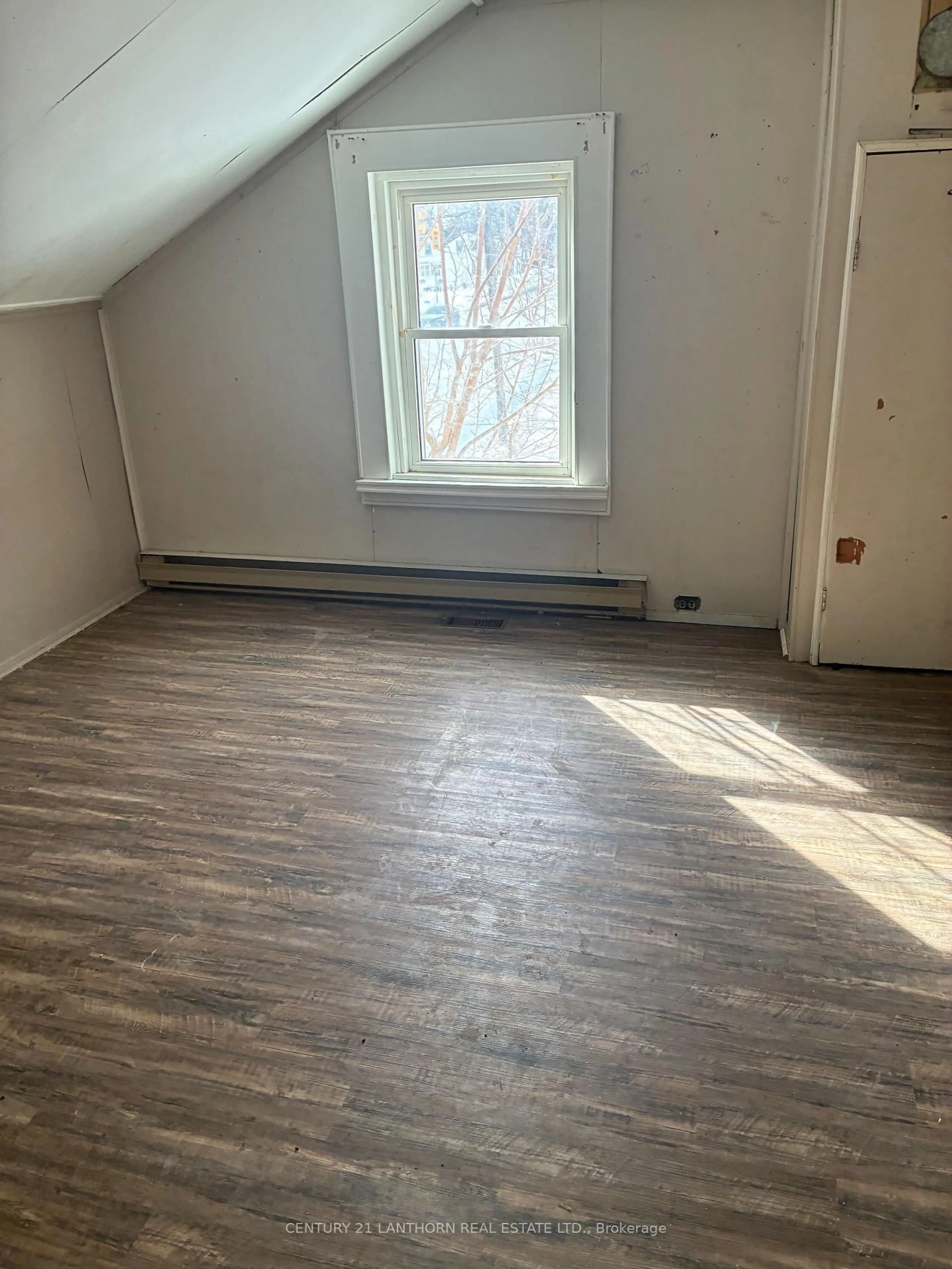 A pic of a room for 188 Dundas St, Quinte West Ontario K8V 3R2