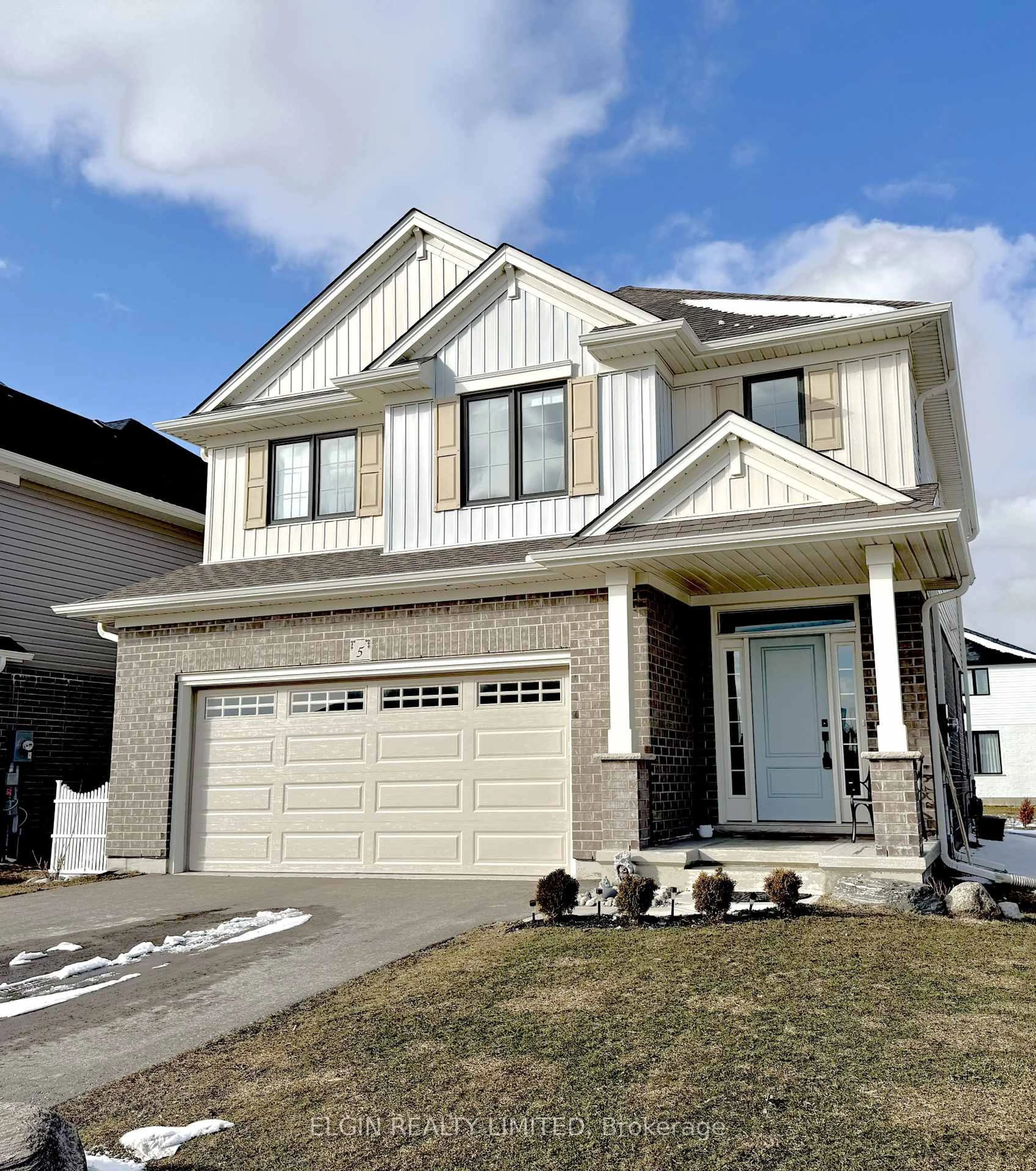 Home with vinyl exterior material, street for 5 Dunning Way, St. Thomas Ontario N5R 0P7