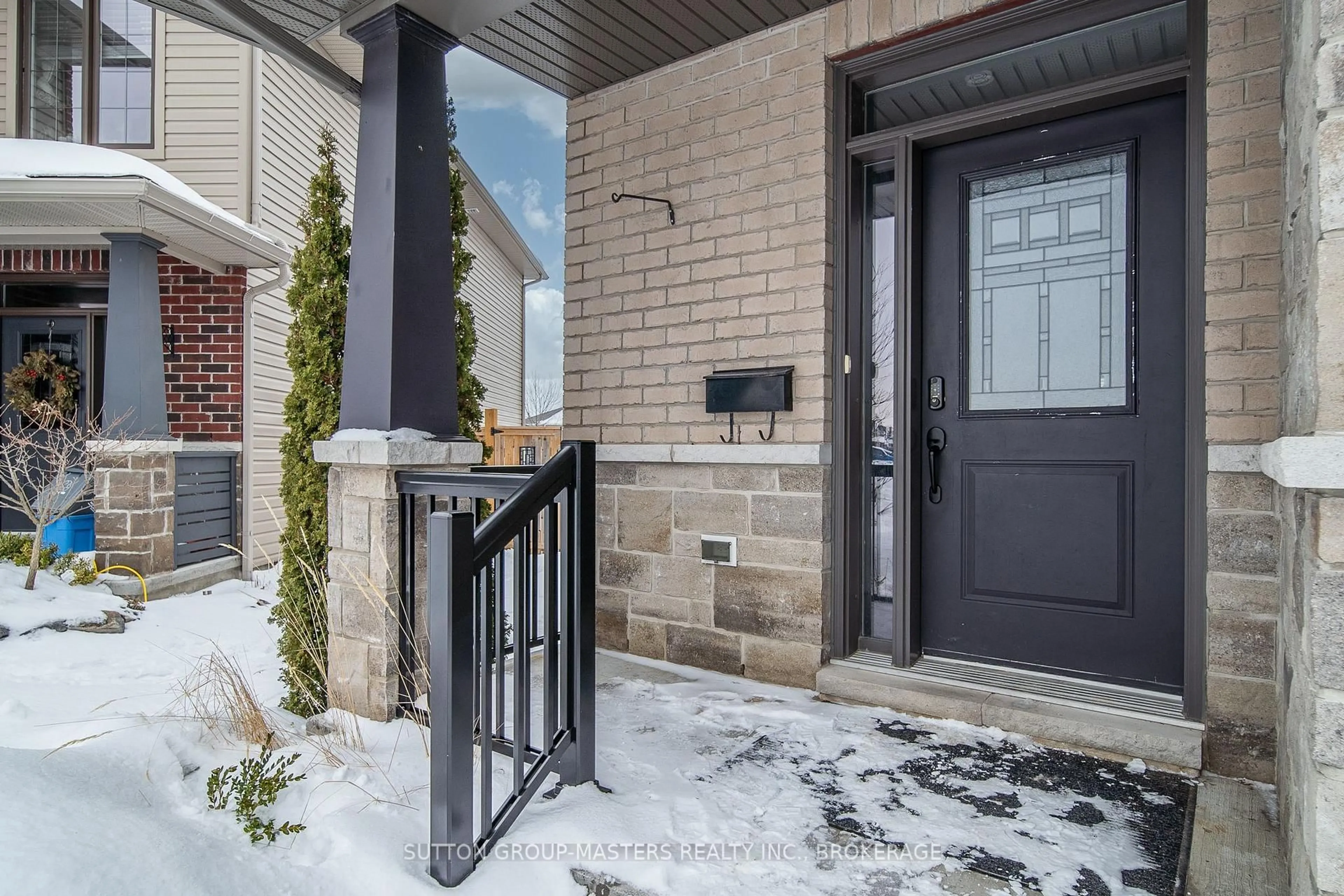 Indoor entryway for 1423 Monarch Dr, Kingston Ontario K7P 0R9