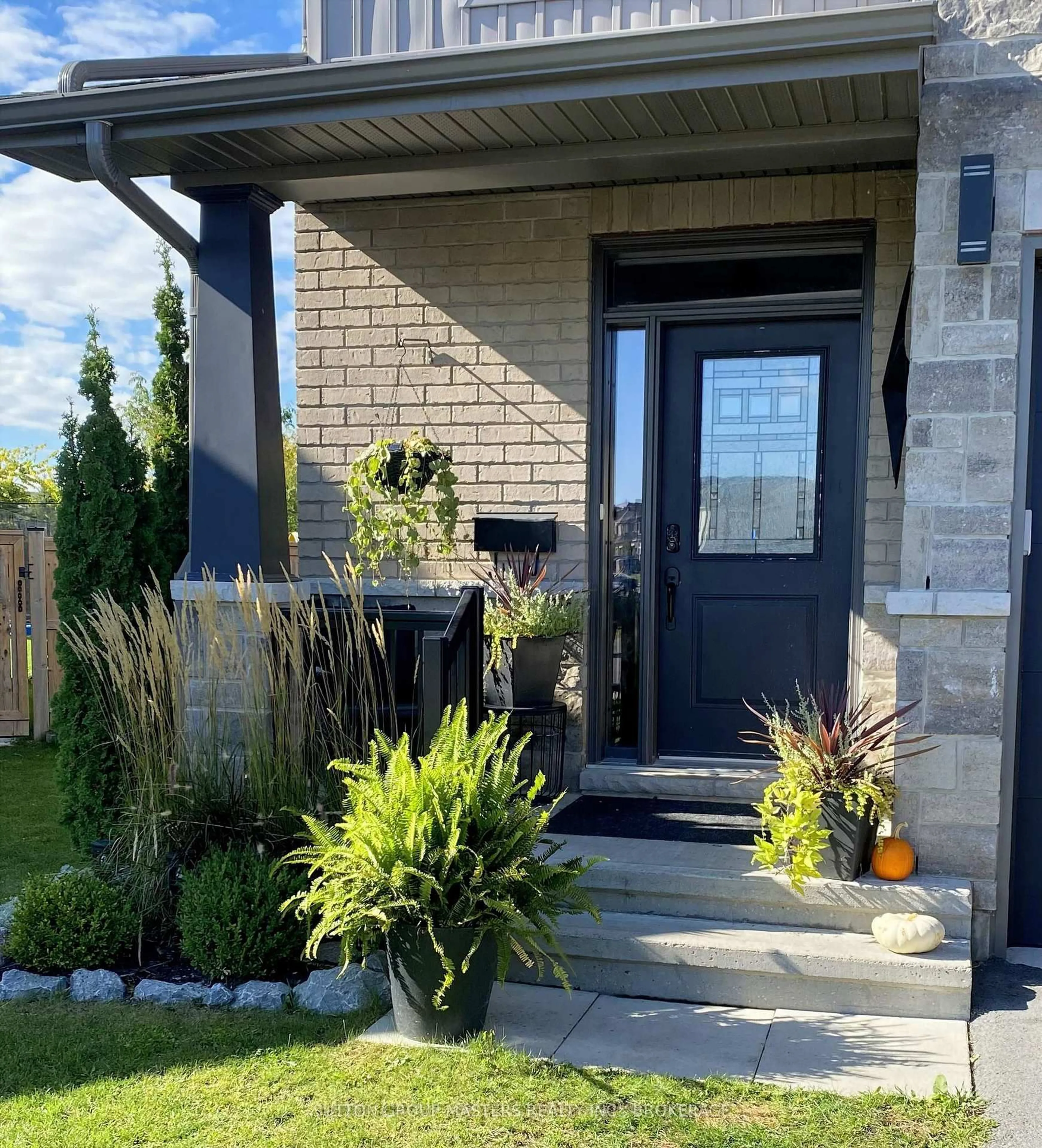 Indoor entryway for 1423 Monarch Dr, Kingston Ontario K7P 0R9