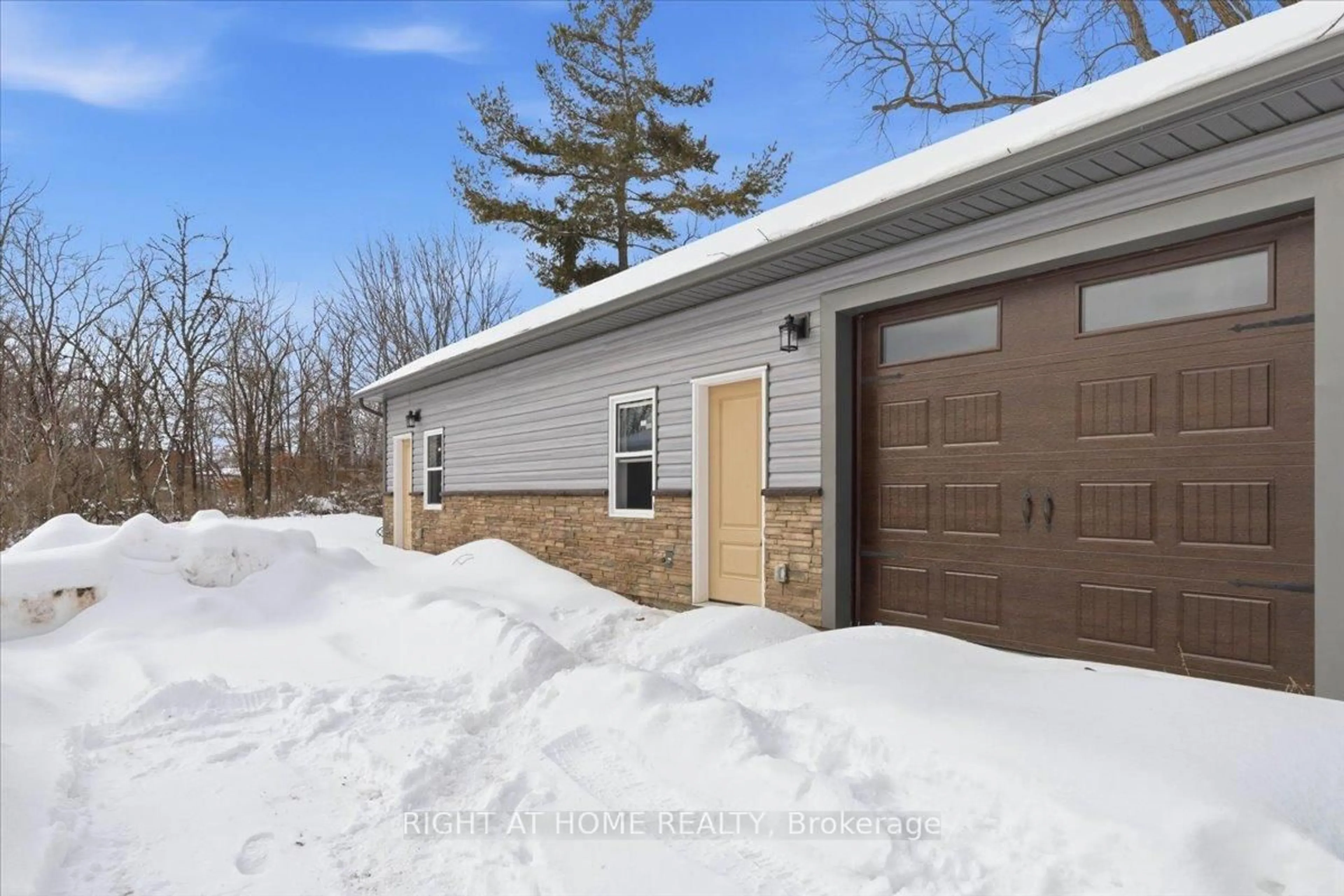 Unknown for 43 Victoria St, Limoges Ontario K0K 2M0