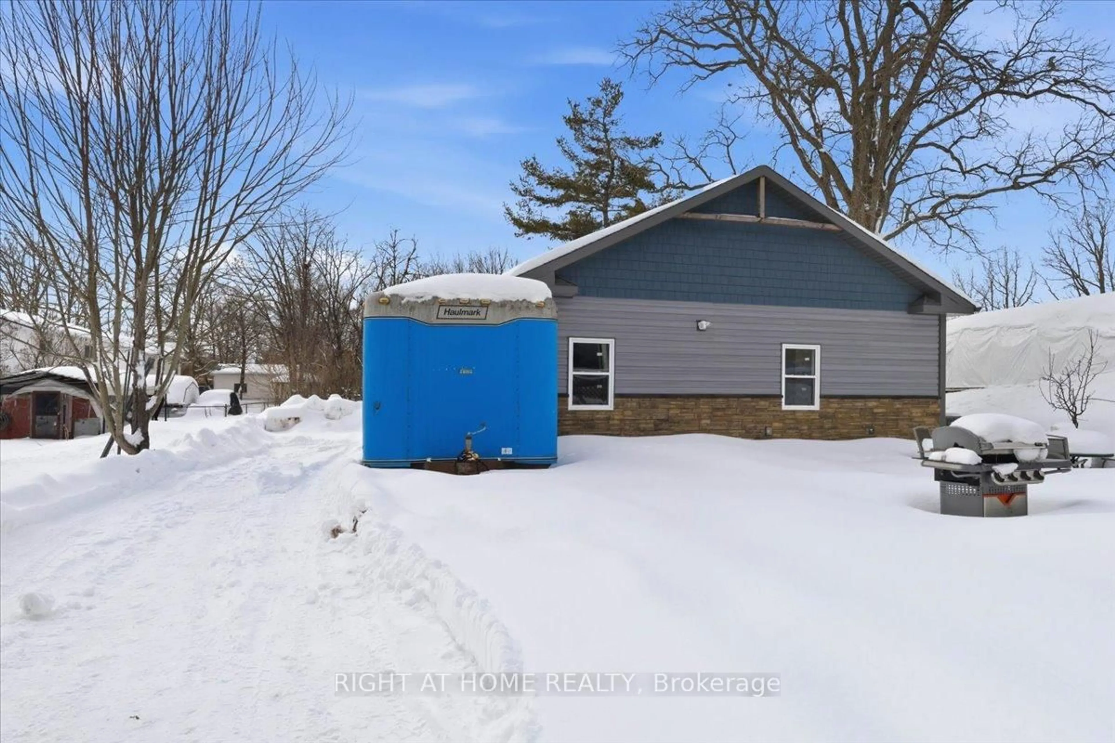 Shed for 43 Victoria St, Limoges Ontario K0K 2M0