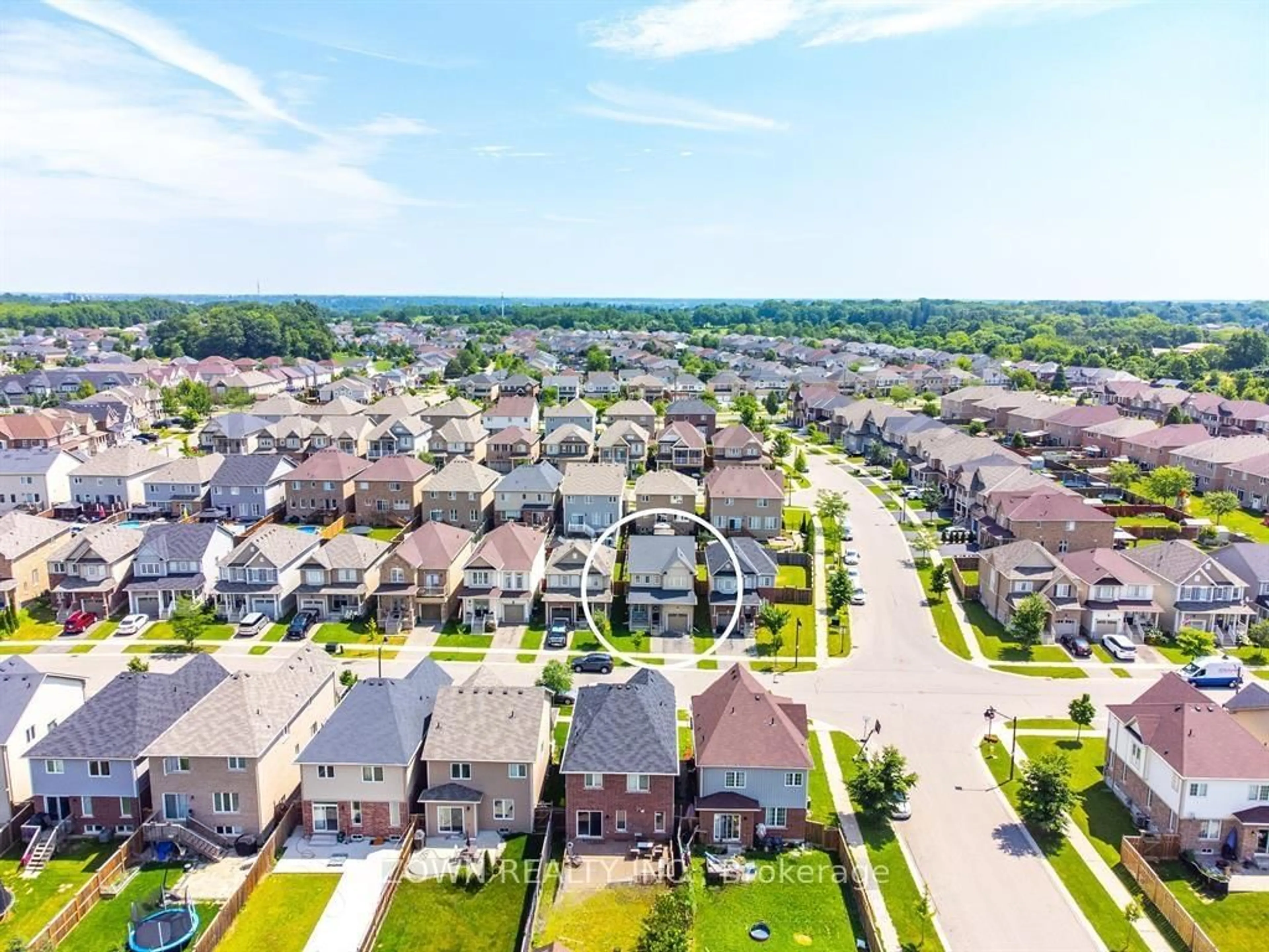 A pic from outside/outdoor area/front of a property/back of a property/a pic from drone, street for 101 Warner Lane, Brantford Ontario N3T 5L5