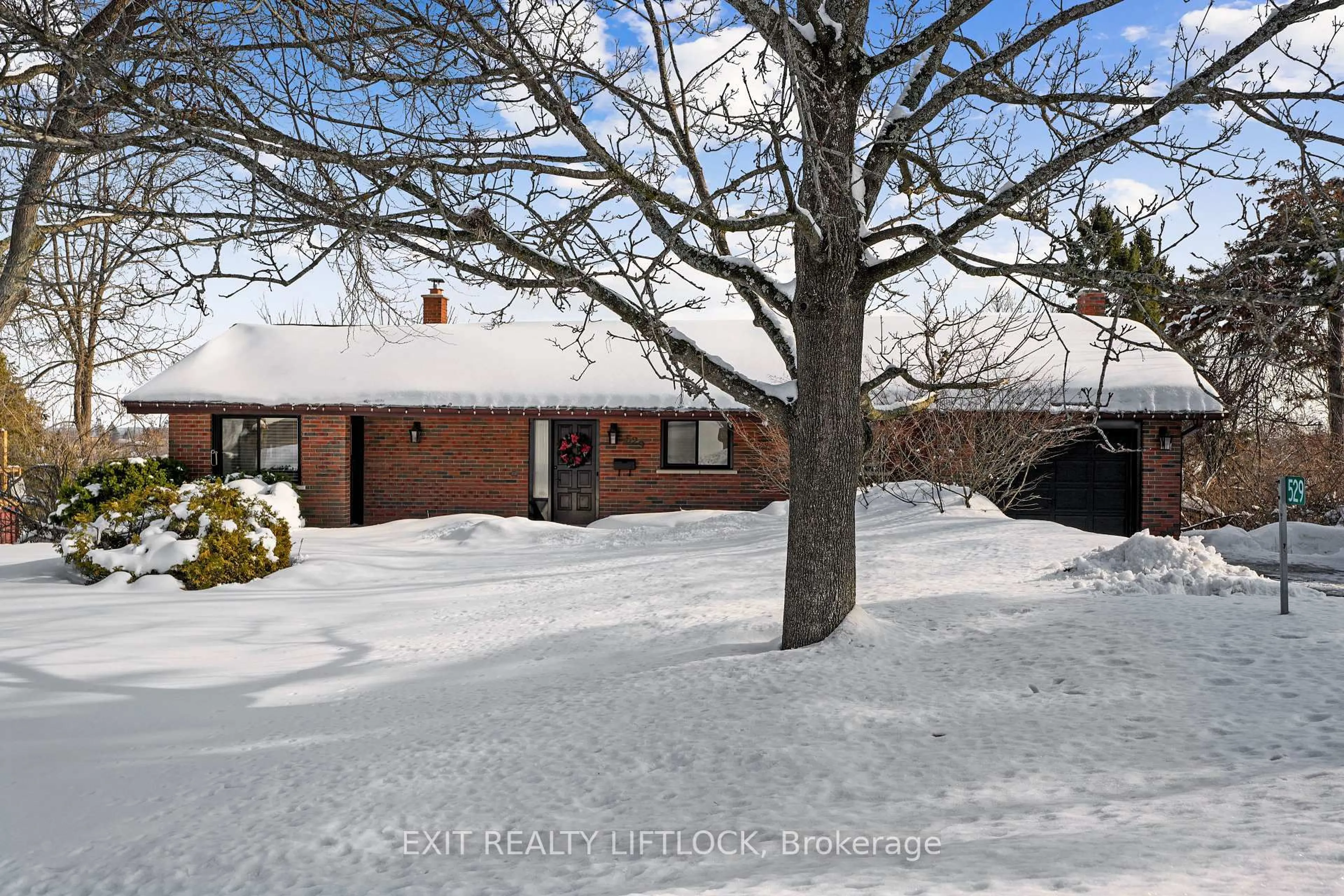 A pic from outside/outdoor area/front of a property/back of a property/a pic from drone, street for 529 McCrea Dr, Peterborough Ontario K9K 1C4