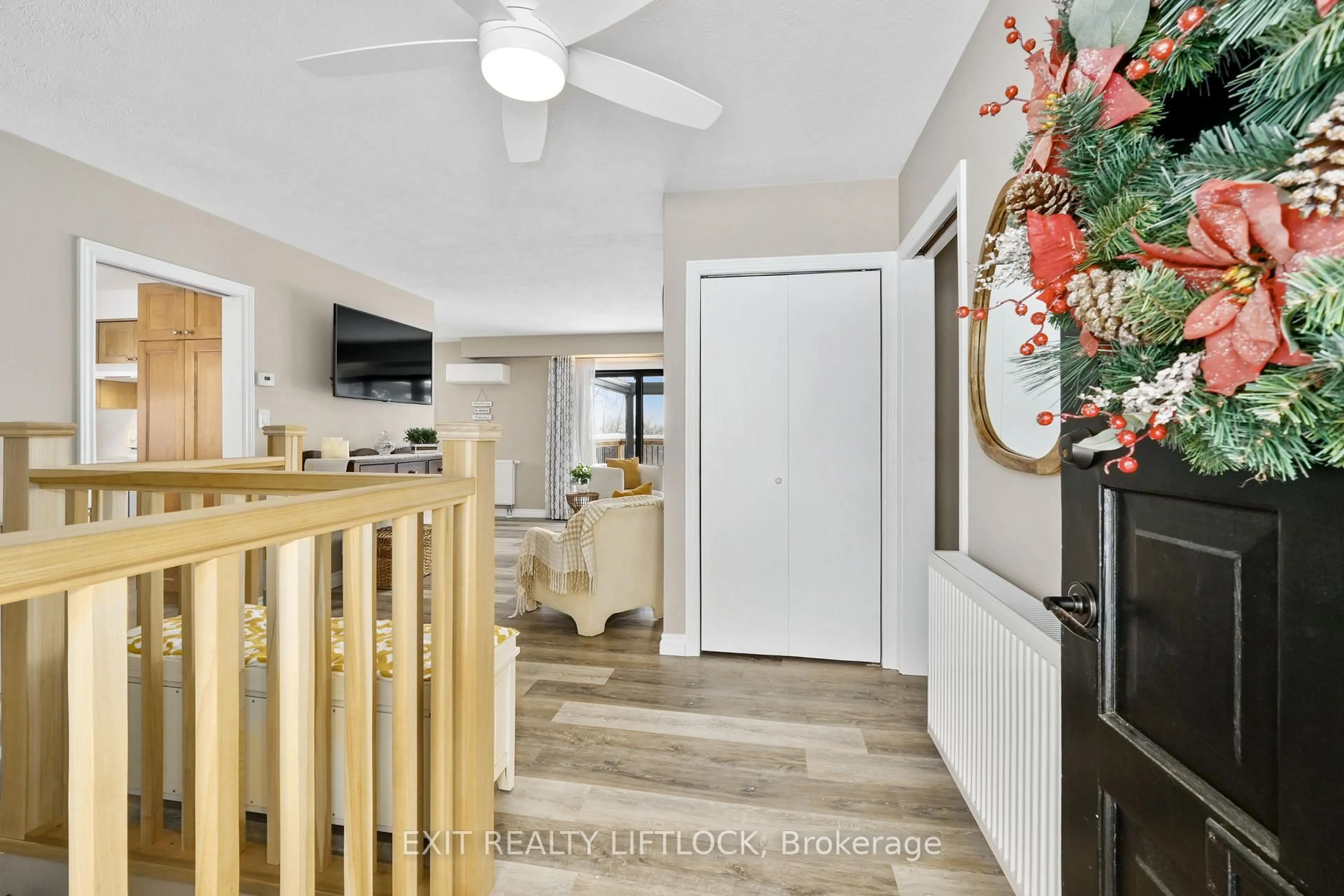 Indoor entryway for 529 McCrea Dr, Peterborough Ontario K9K 1C4