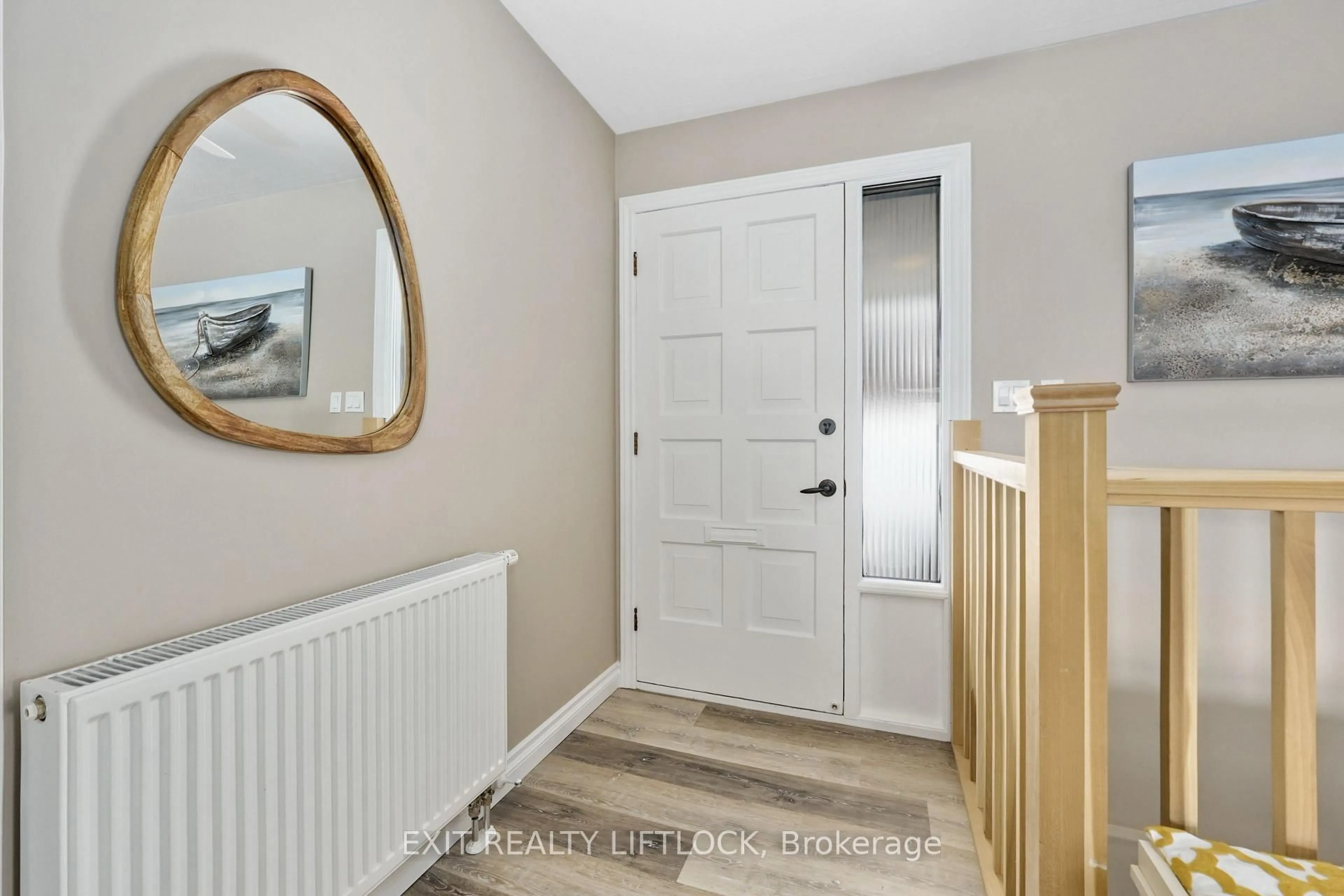 Indoor entryway for 529 McCrea Dr, Peterborough Ontario K9K 1C4