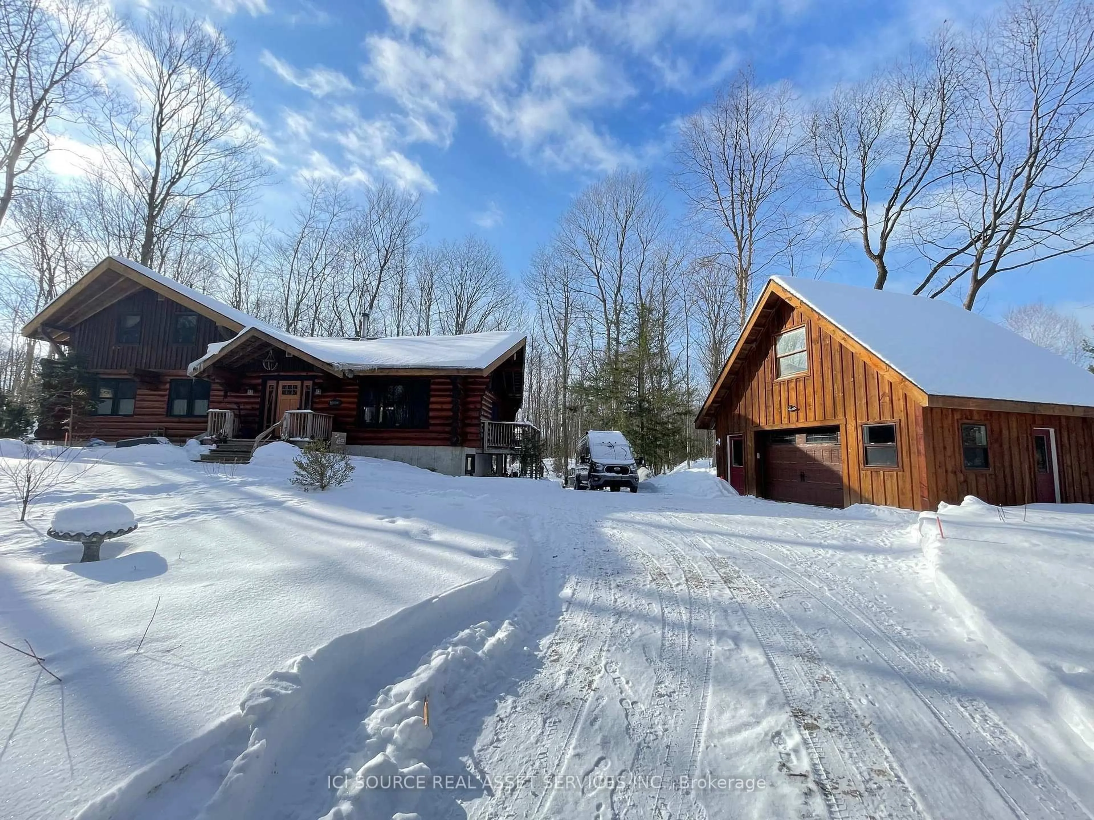 A pic from outside/outdoor area/front of a property/back of a property/a pic from drone, street for 3 Greenbrae Cres, Huron-Kinloss Ontario N2Z 0B3