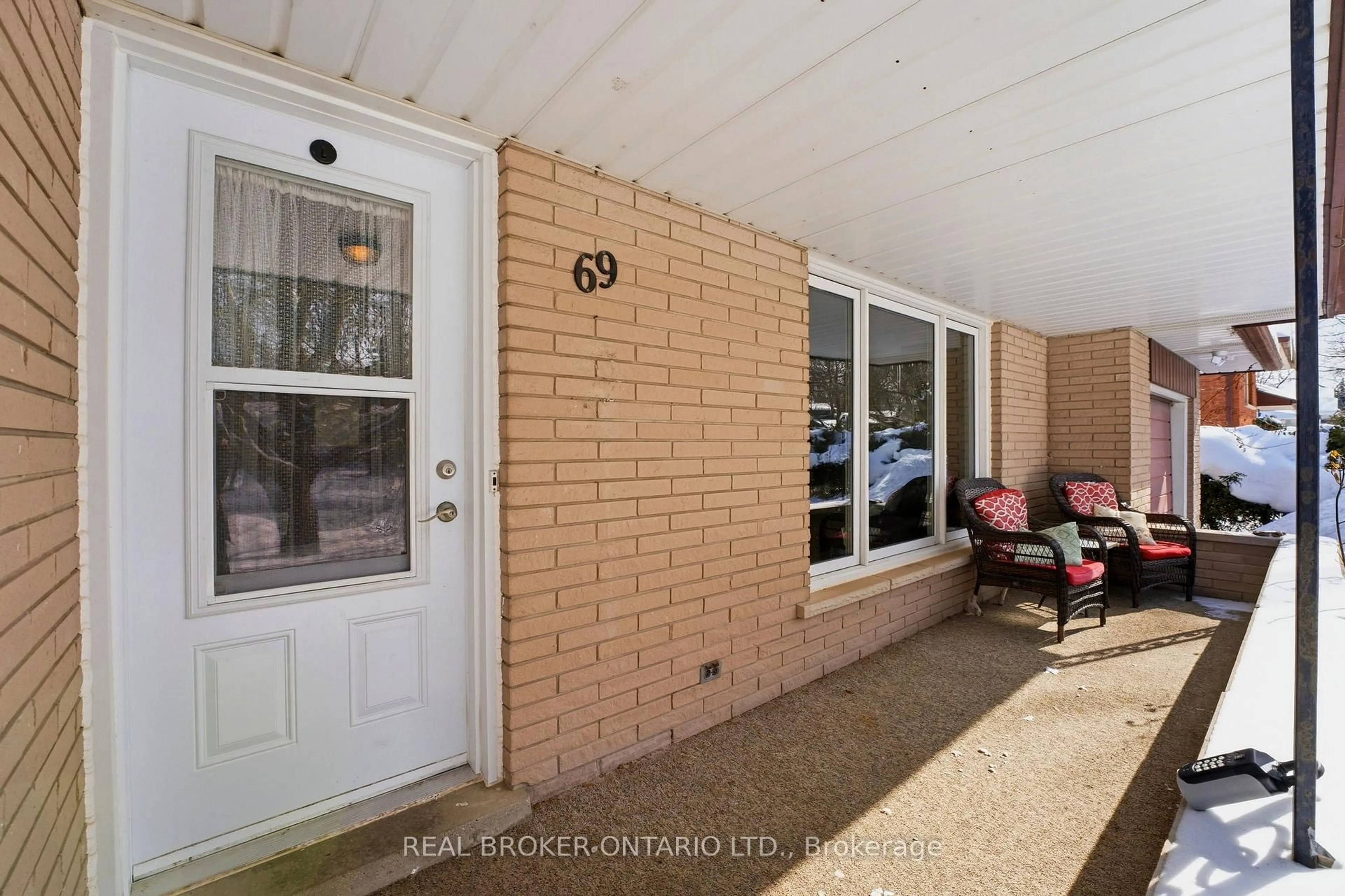 Indoor entryway for 69 second St, Woolwich Ontario N3B 1H6