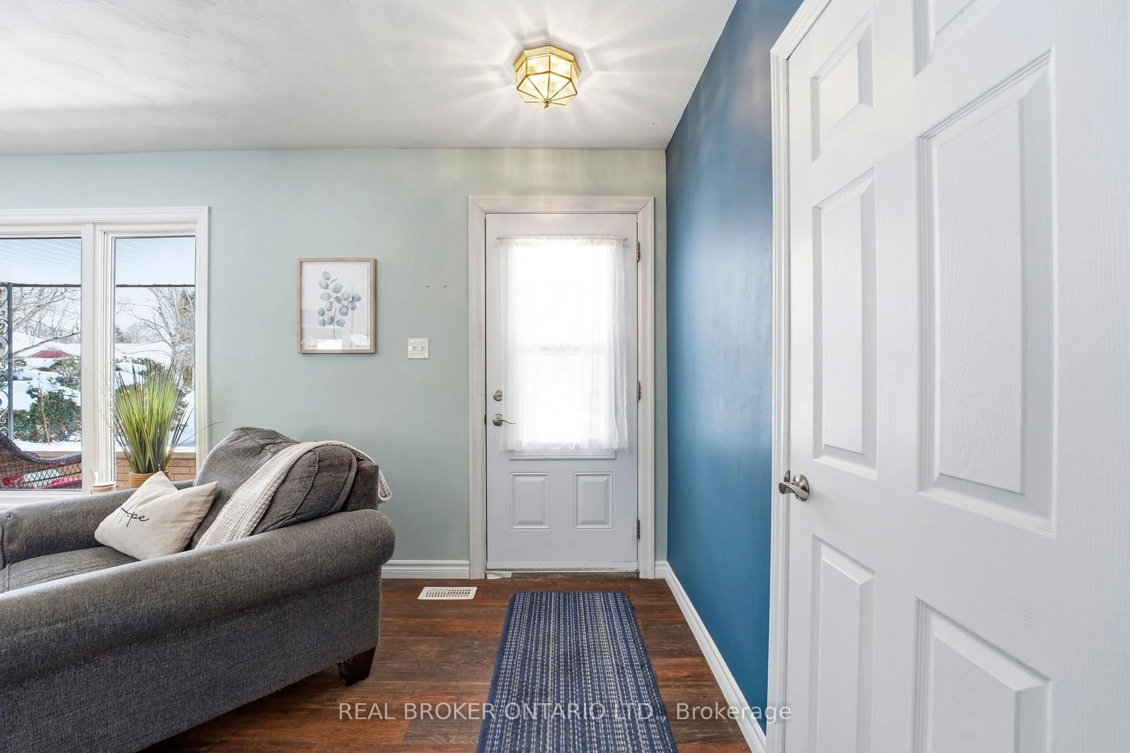 Indoor entryway for 69 second St, Woolwich Ontario N3B 1H6