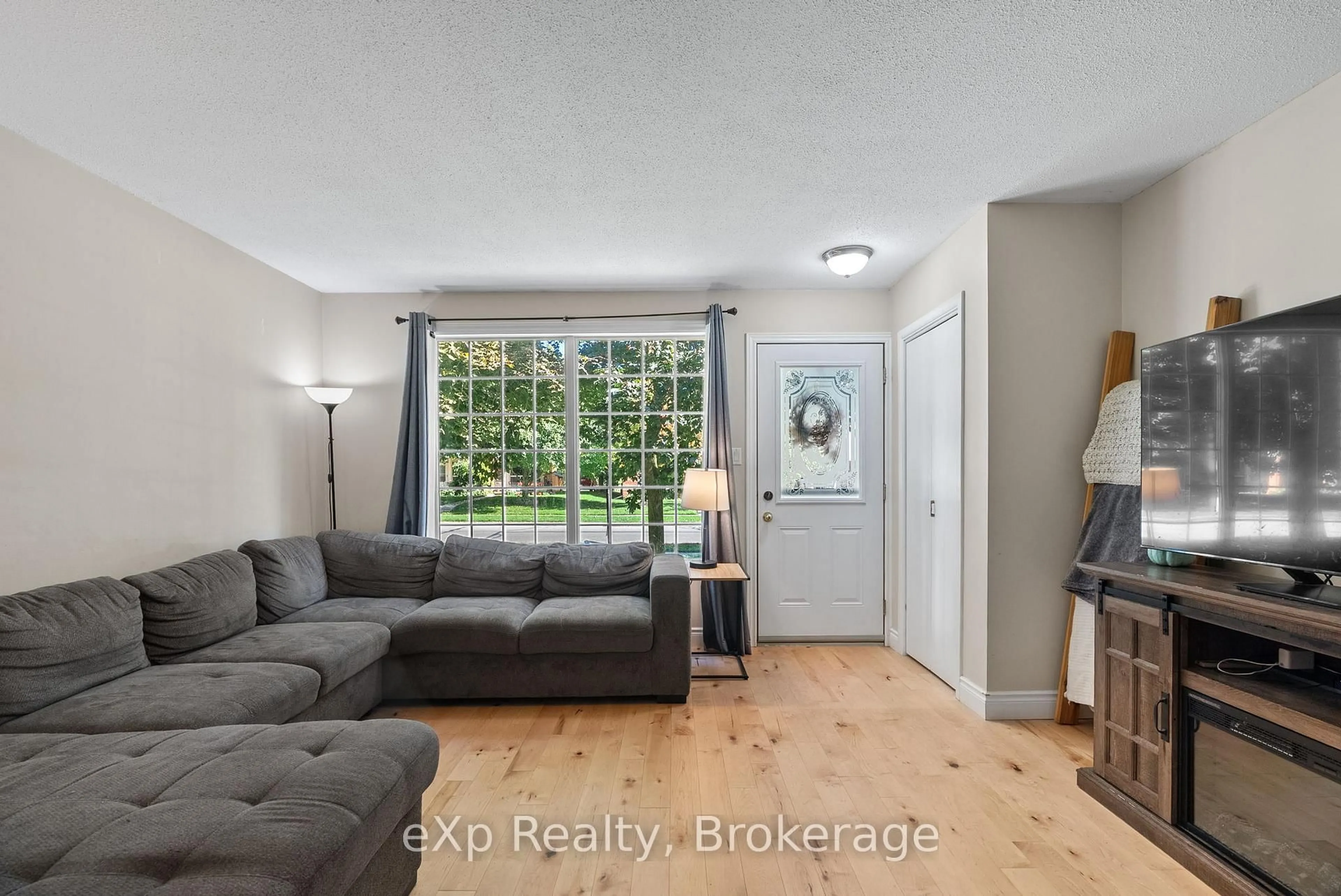 Living room with furniture, unknown for 286 Dufferin St, Stratford Ontario N5A 2H2