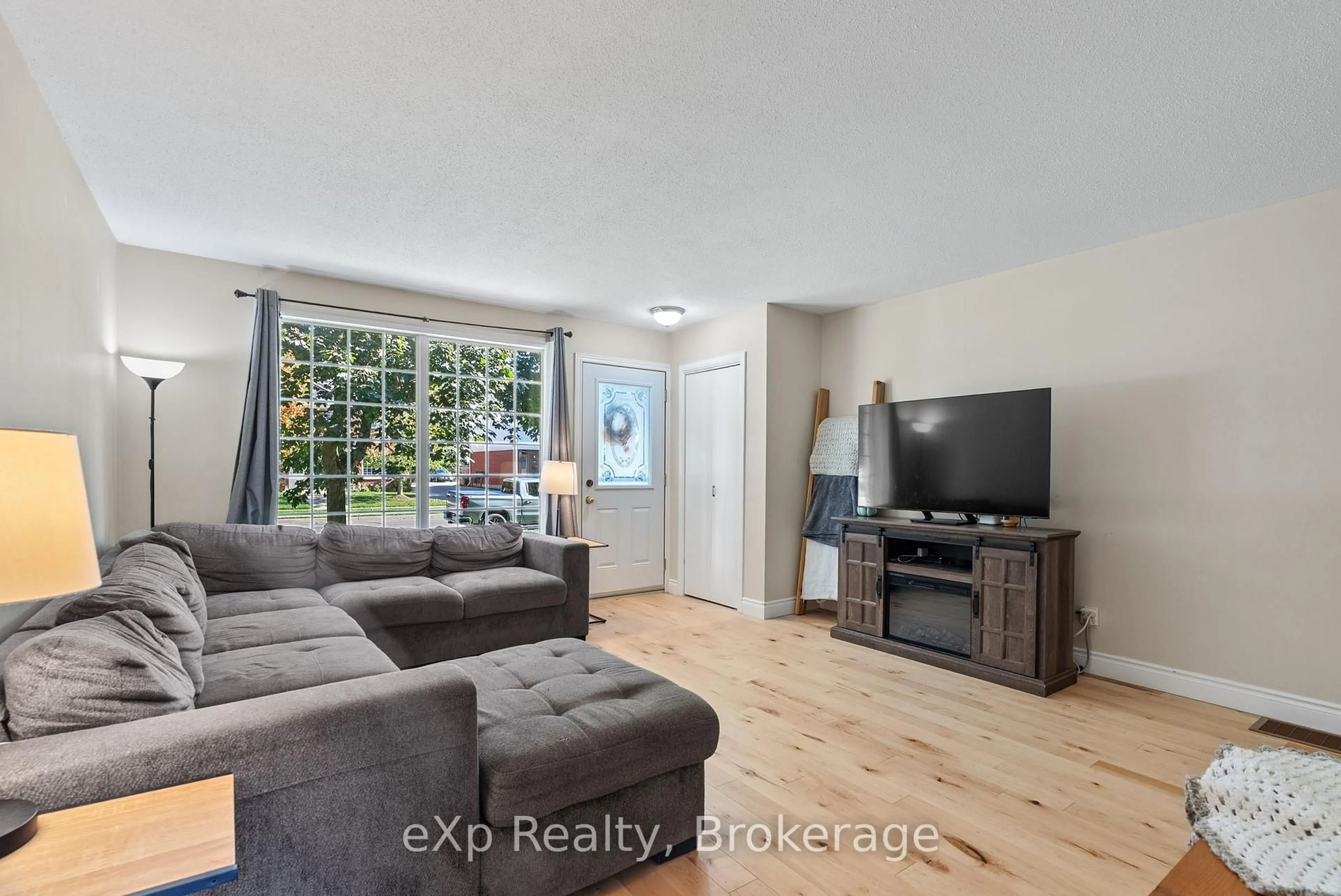 Living room with furniture, unknown for 286 Dufferin St, Stratford Ontario N5A 2H2