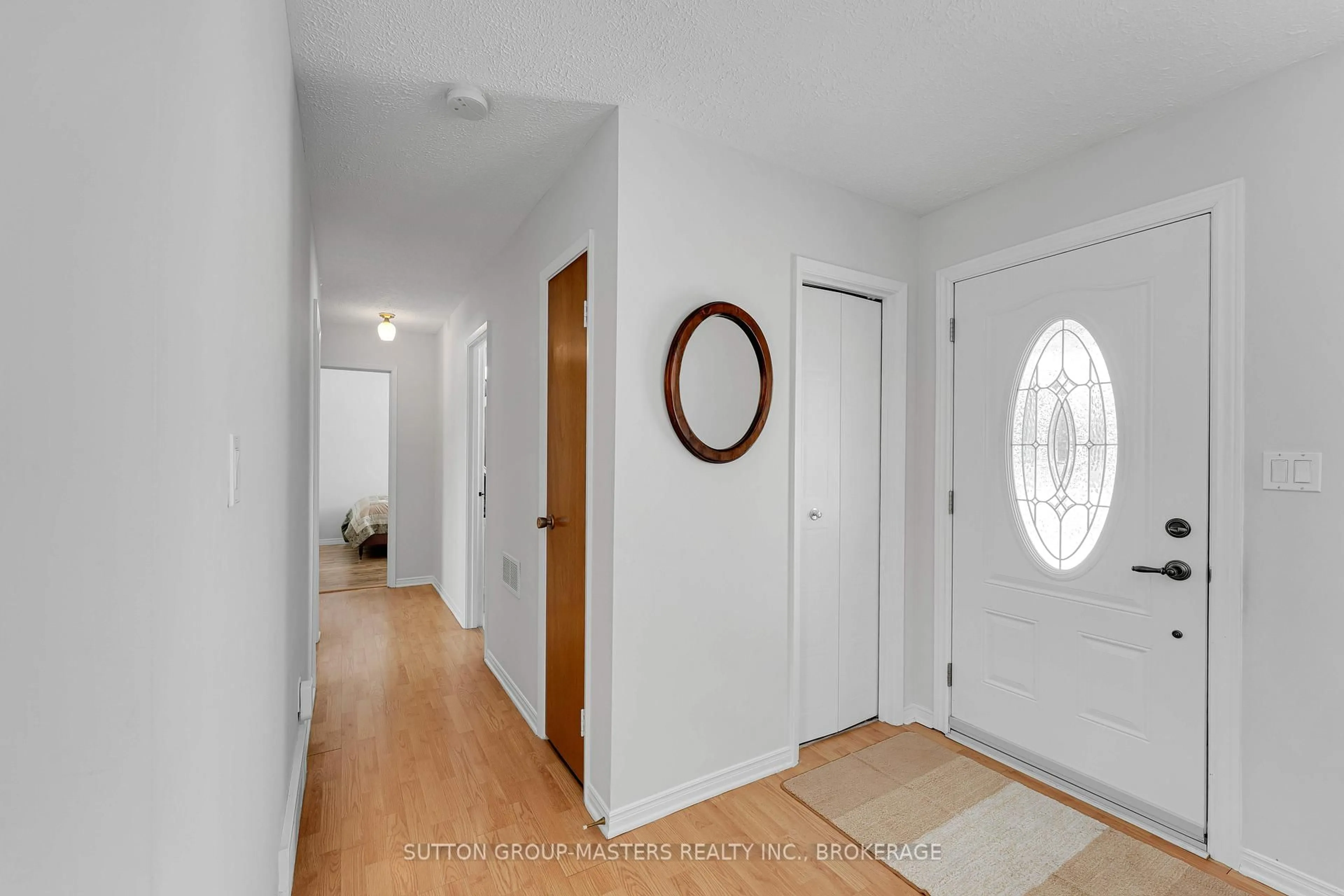 Indoor entryway for 89 Sherwood Ave, Loyalist Ontario K7N 1N7
