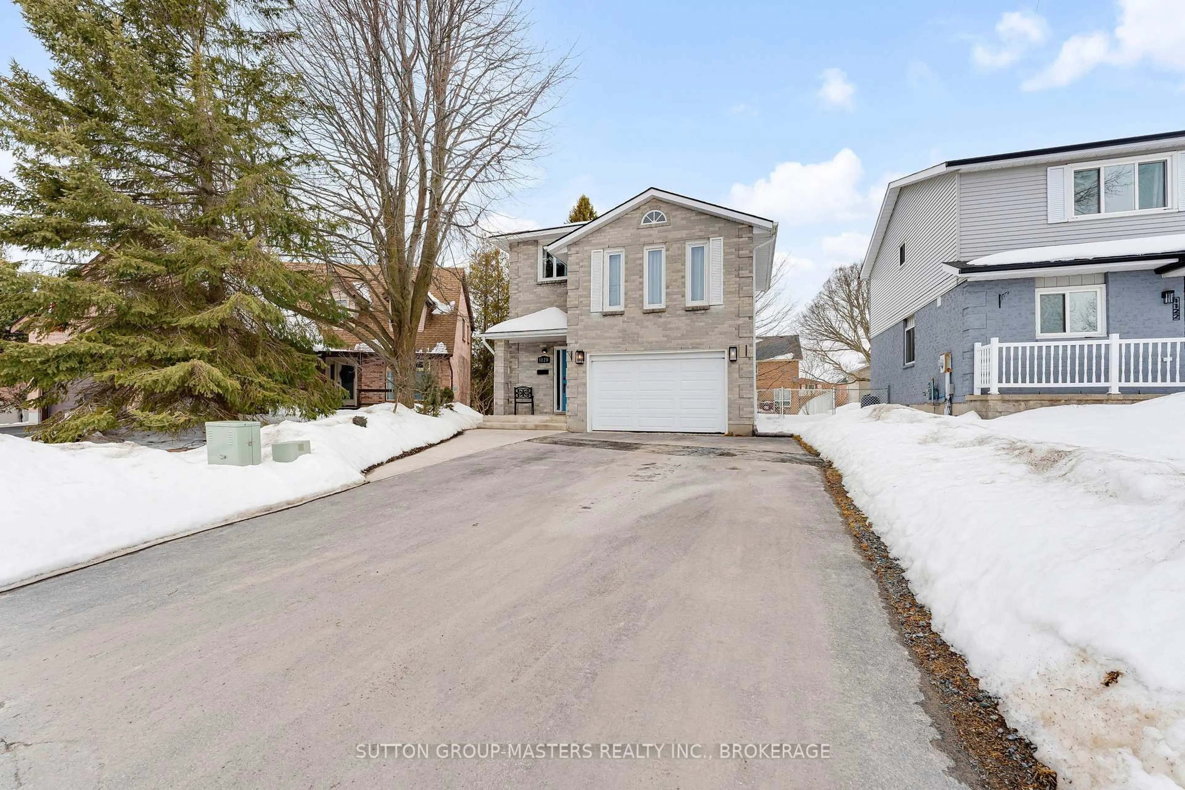 A pic from outside/outdoor area/front of a property/back of a property/a pic from drone, street for 1120 Wintergreen Cres, Kingston Ontario K7P 2G3