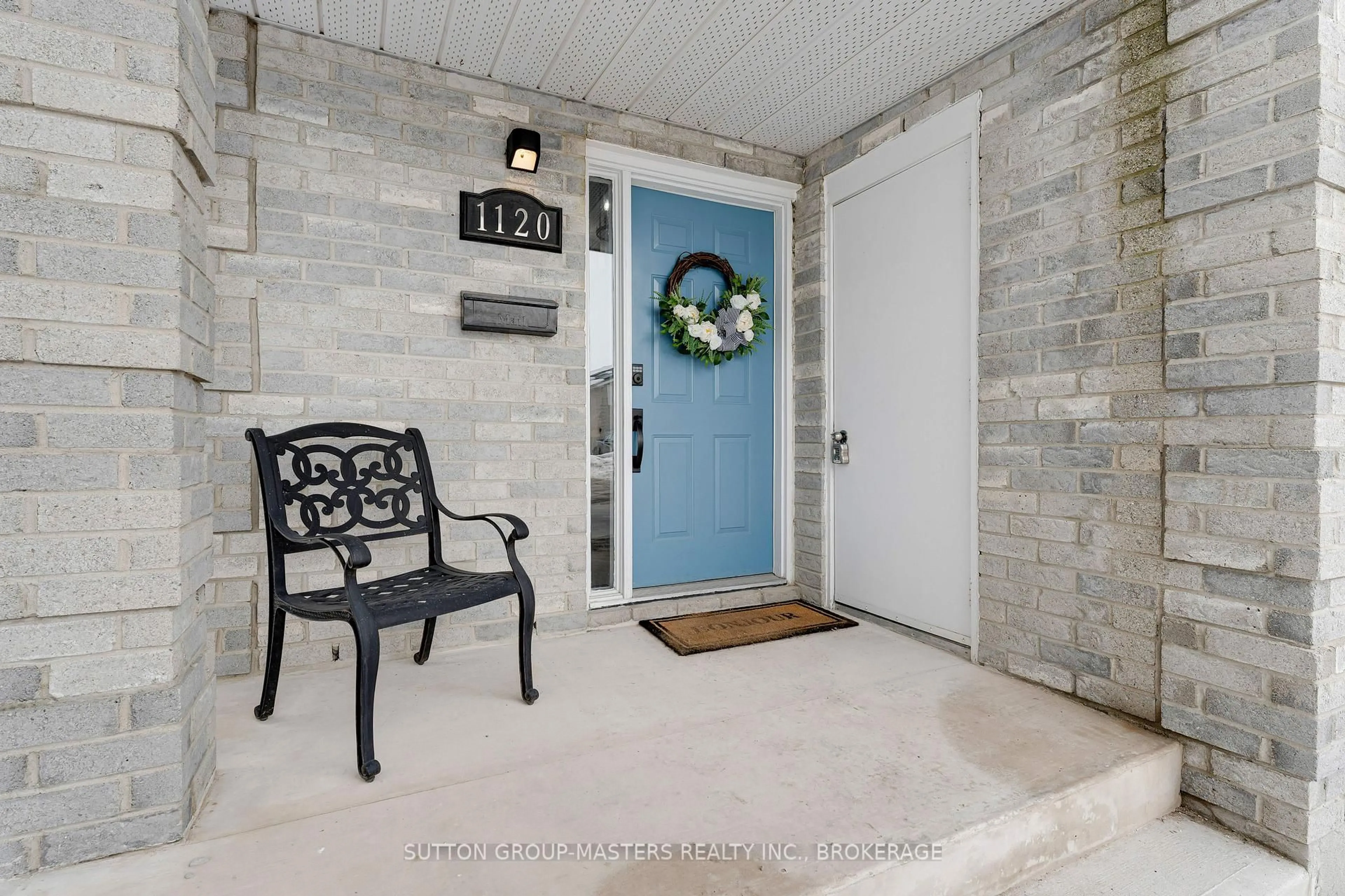 Indoor entryway for 1120 Wintergreen Cres, Kingston Ontario K7P 2G3