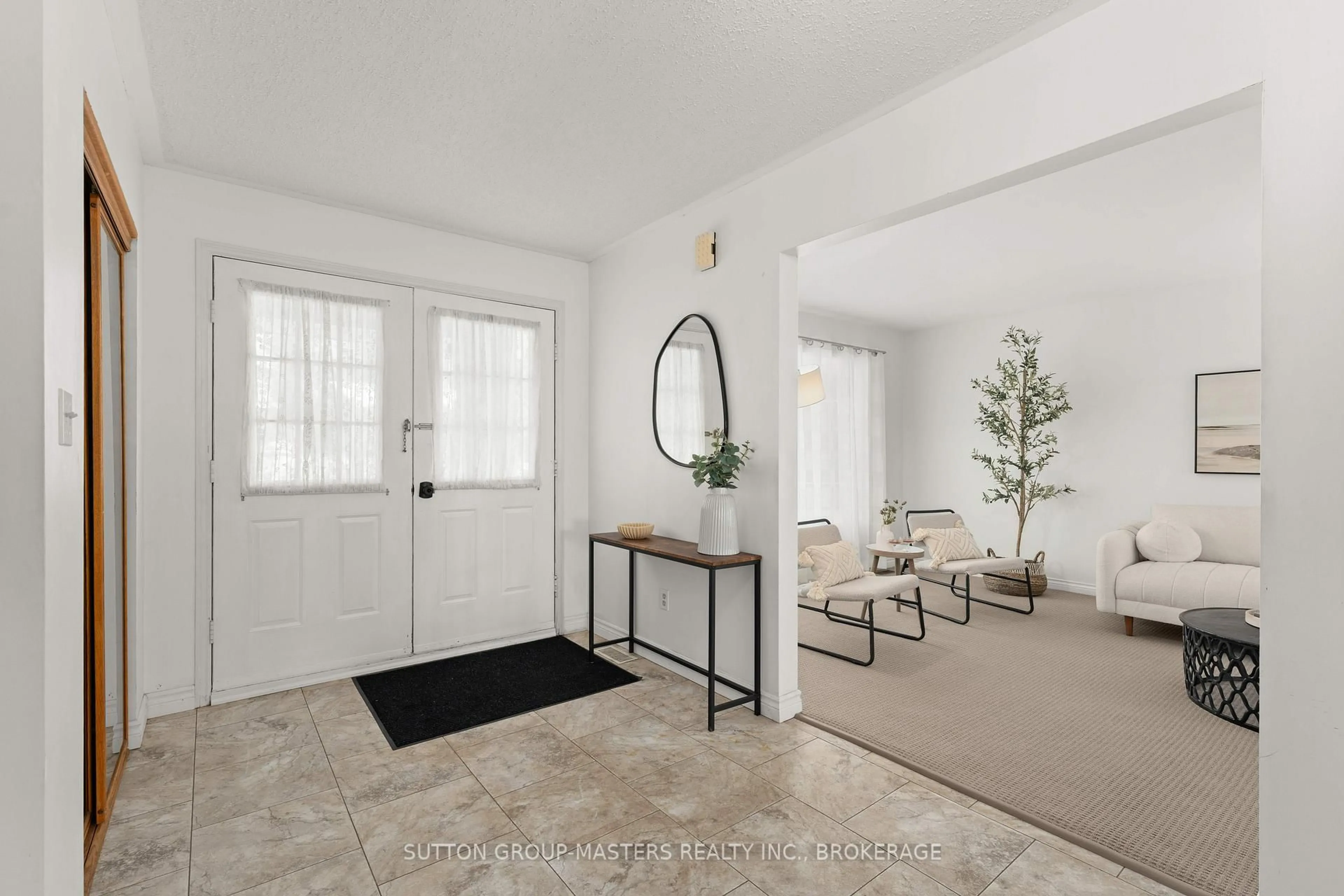 Indoor entryway for 597 Forest Hill Dr, Kingston Ontario K7M 7N6