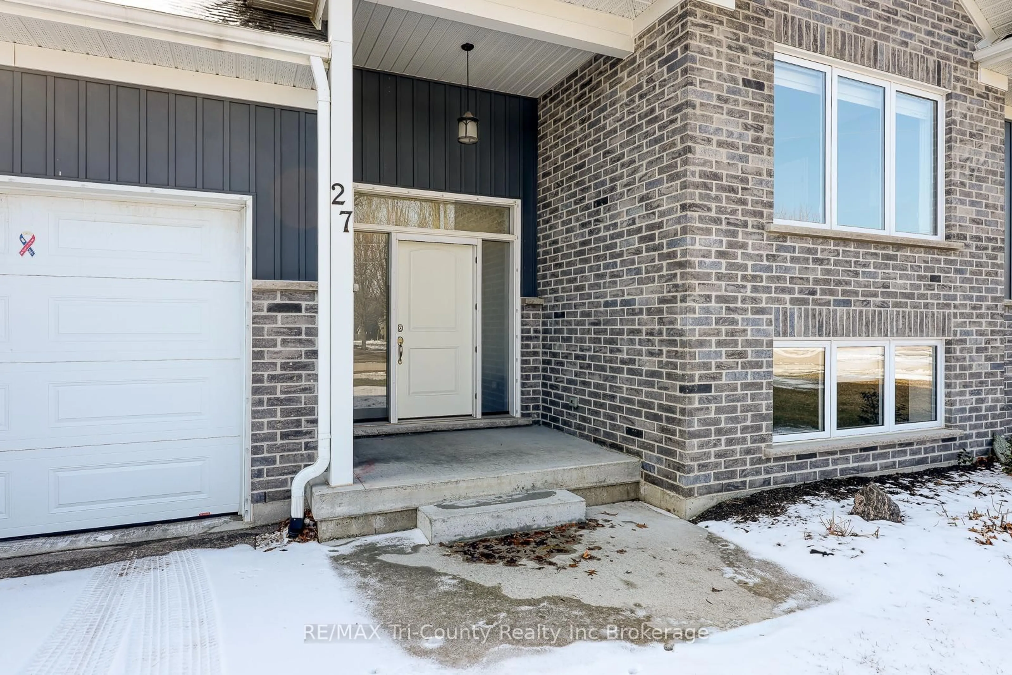 Indoor entryway for 27 Ann St, Bayham Ontario N0J 1Z0