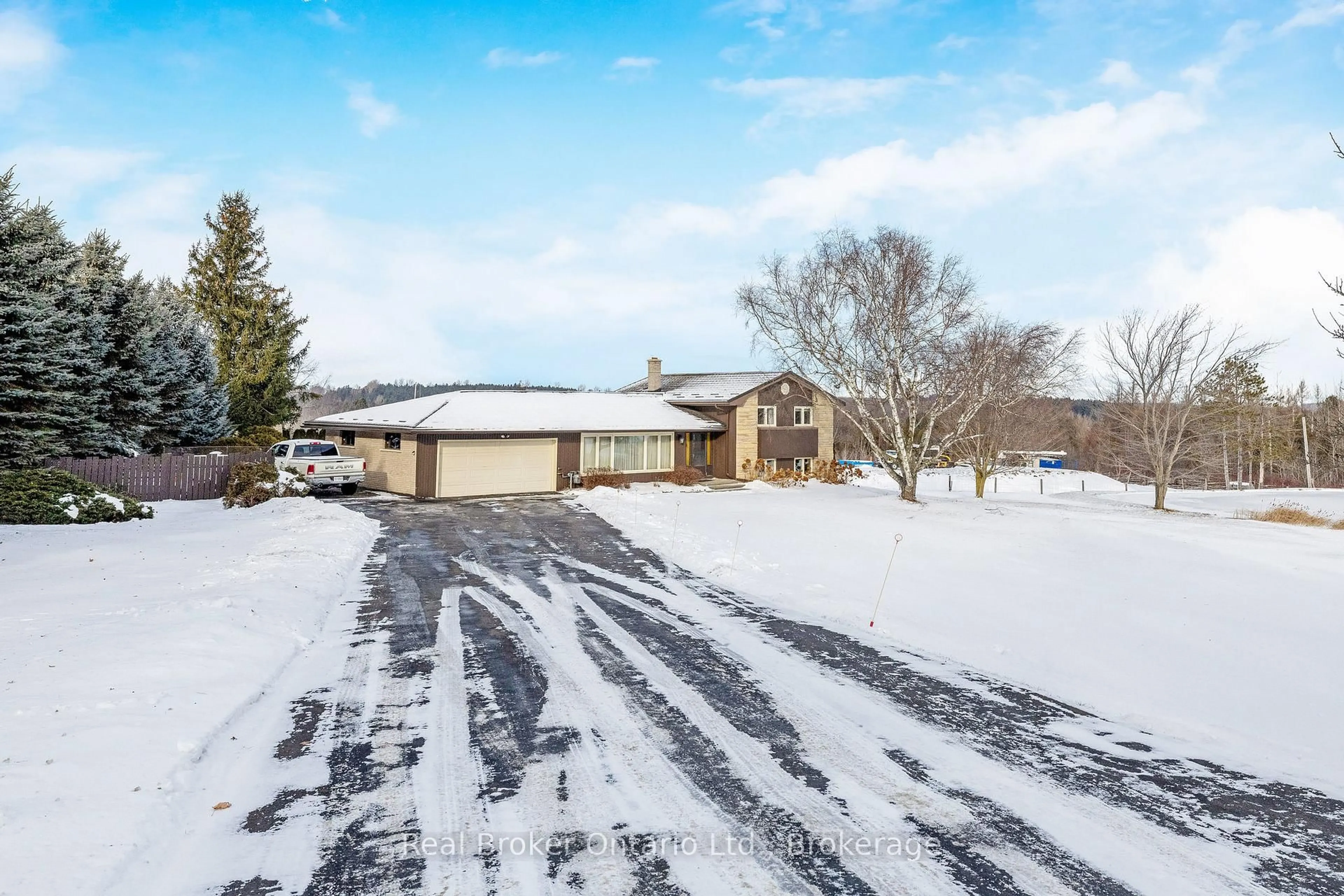 A pic from outside/outdoor area/front of a property/back of a property/a pic from drone, street for 9412 Sideroad 17, Erin Ontario N0B 1Z0