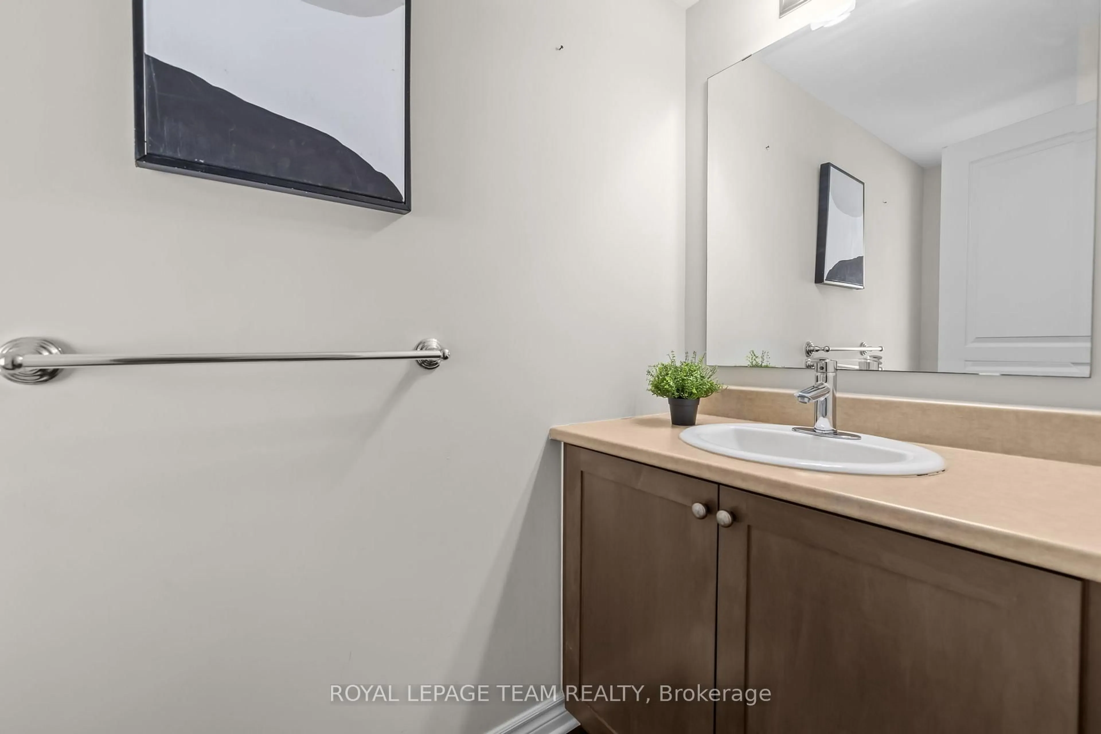 Standard bathroom, unknown for 92 Stockholm Private, Ottawa Ontario K4M 0G9