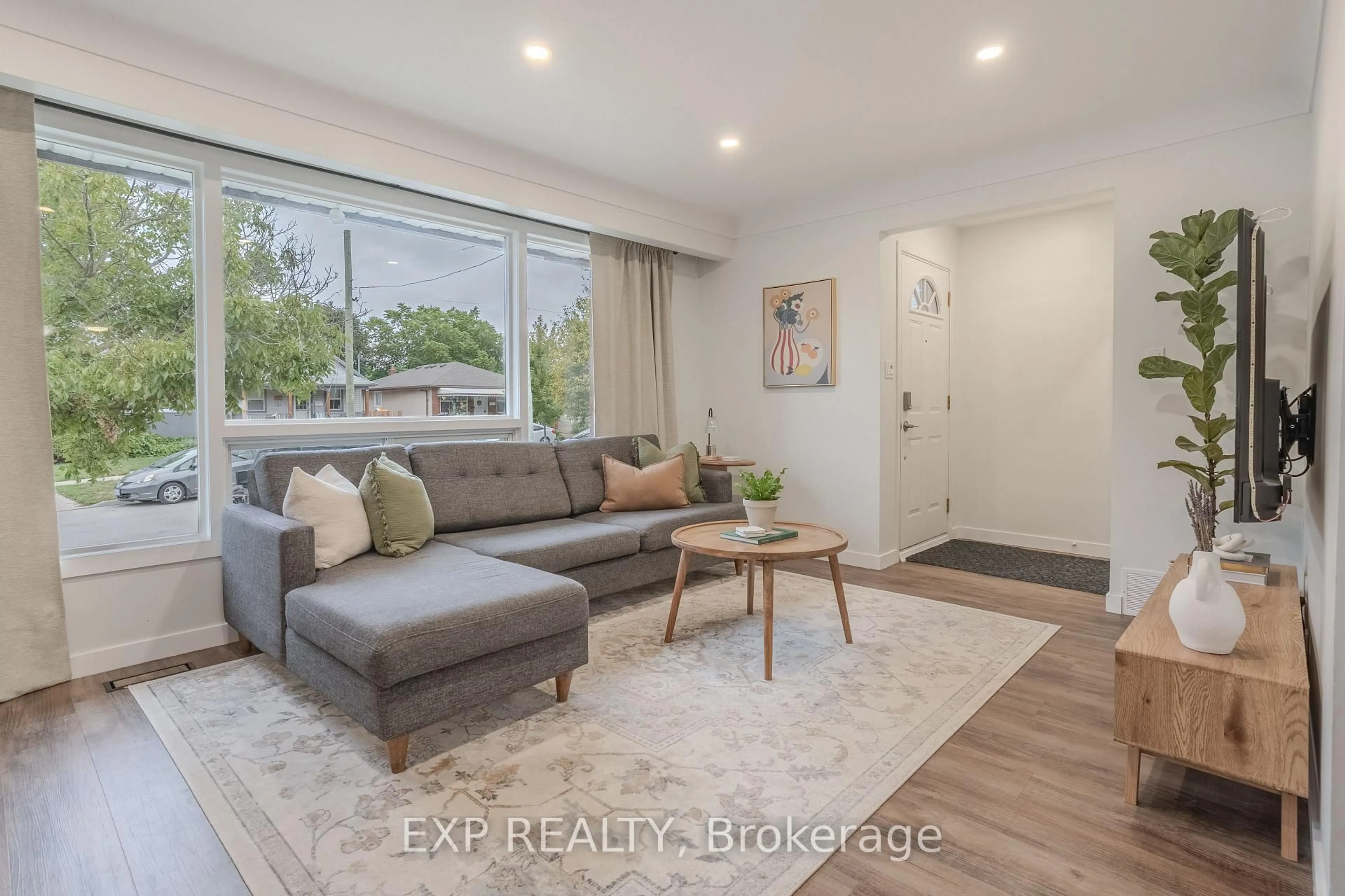 Living room with furniture, wood/laminate floor for 12 Lailey St, St. Catharines Ontario L2M 5G8