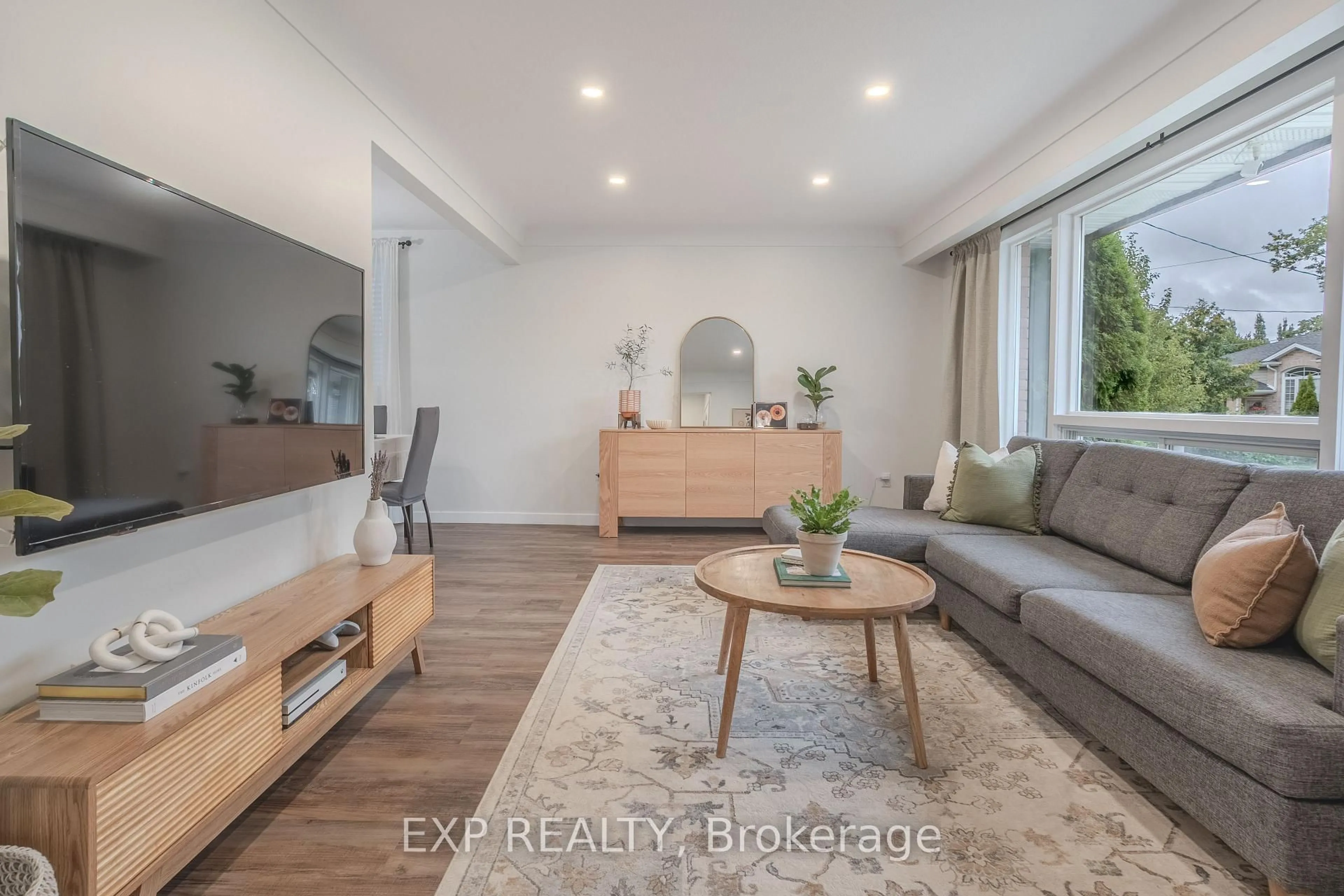 Living room with furniture, wood/laminate floor for 12 Lailey St, St. Catharines Ontario L2M 5G8