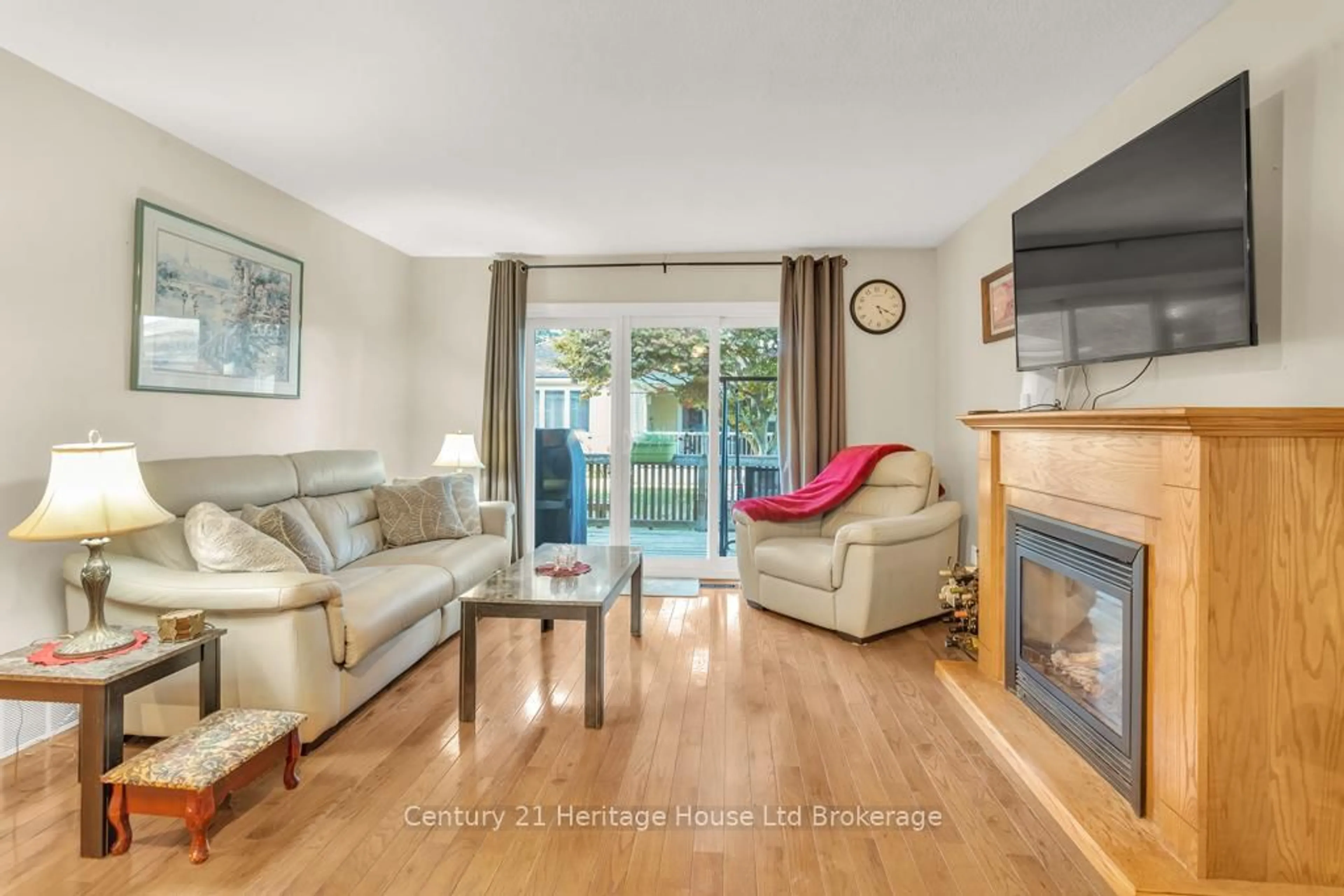 Living room with furniture, wood/laminate floor for 26 Seres Dr, Tillsonburg Ontario N4G 5G1