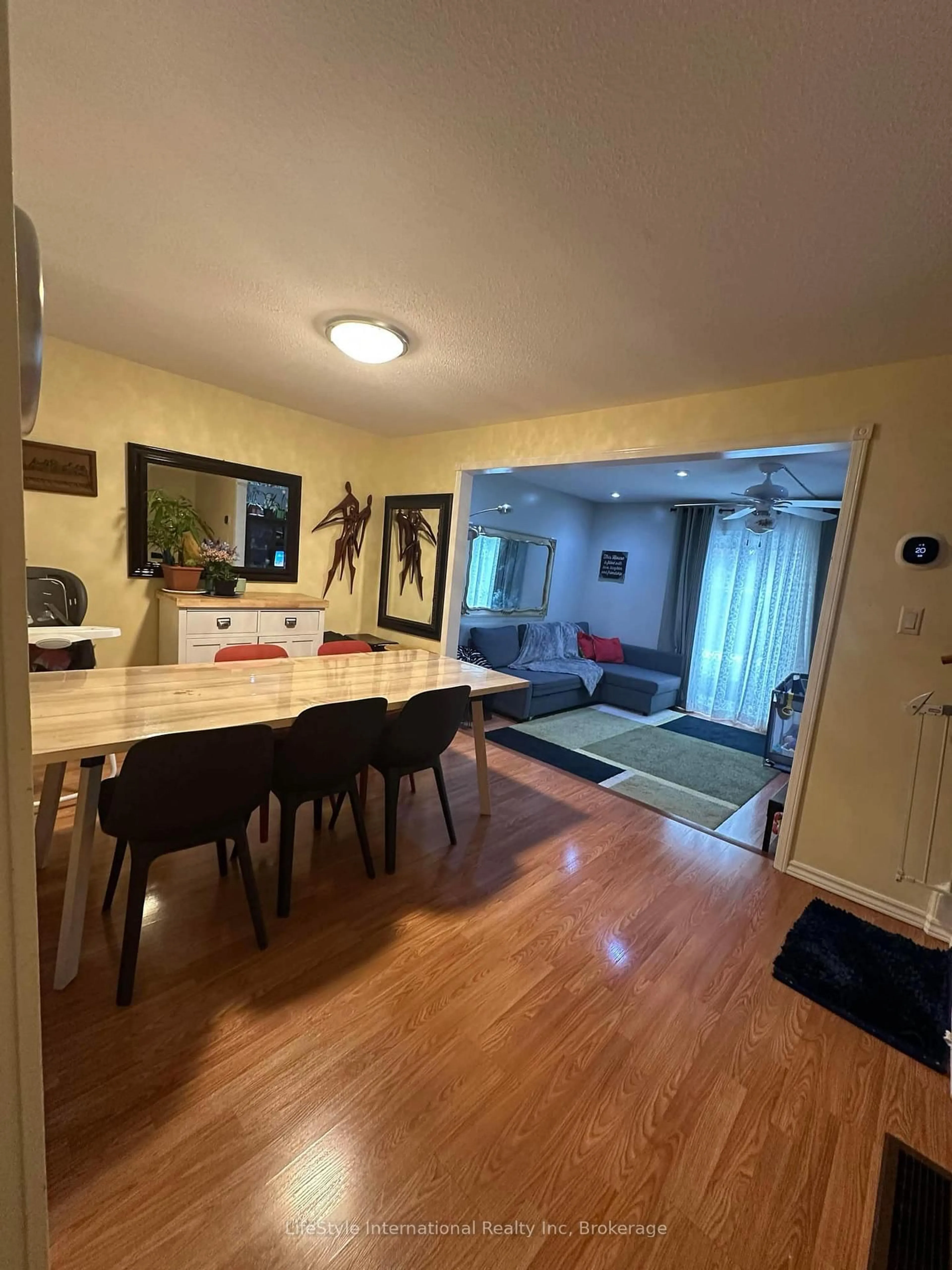 A pic of a room for 5982 Dunn St #4, Niagara Falls Ontario L2G 7J9