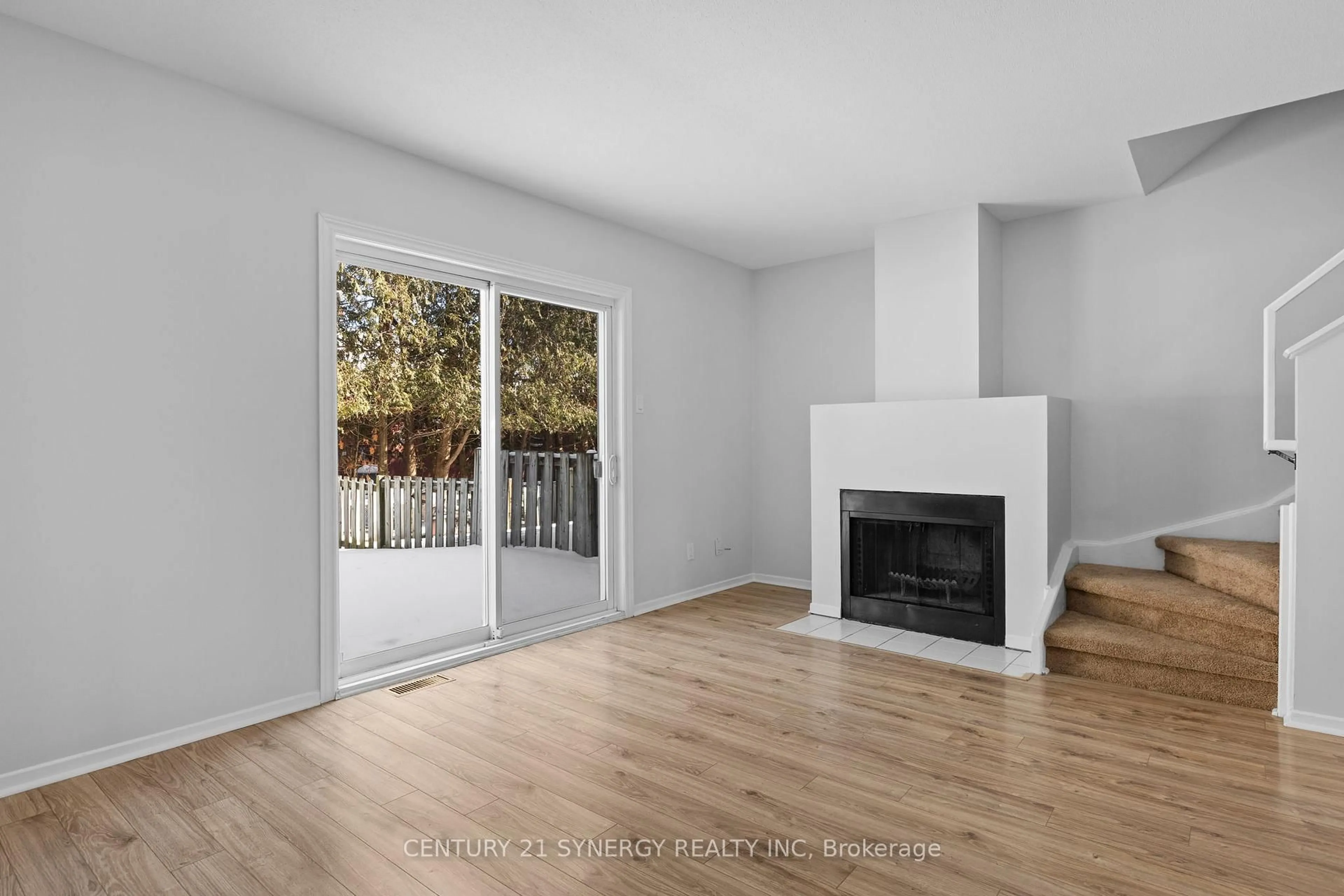 Unknown for 1963 Fairglen Mews #22, Gloucester Ontario K1B 5A5