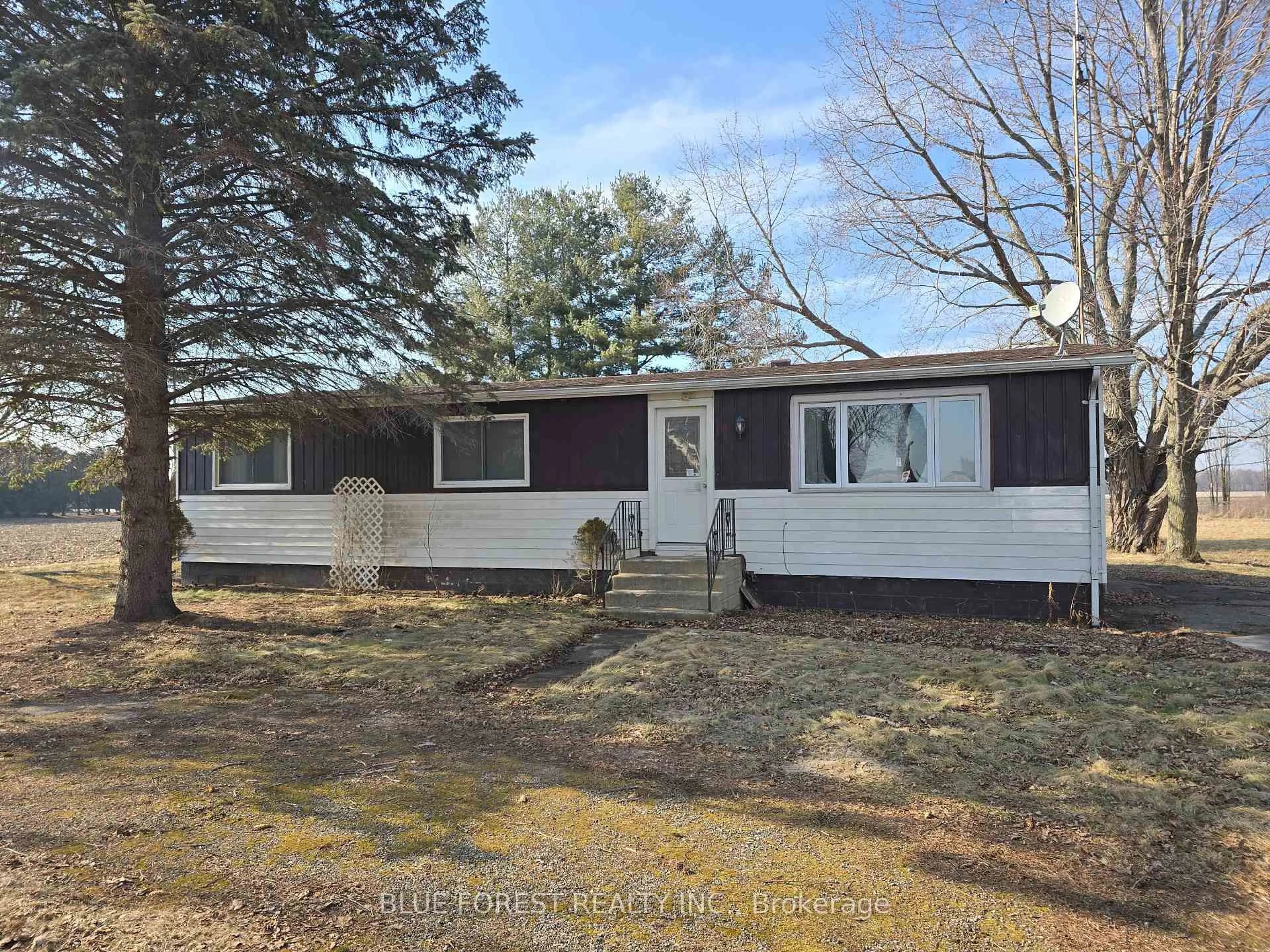 Home with vinyl exterior material, street for 13991 Selton Line, Chatham-Kent Ontario N0P 2K0