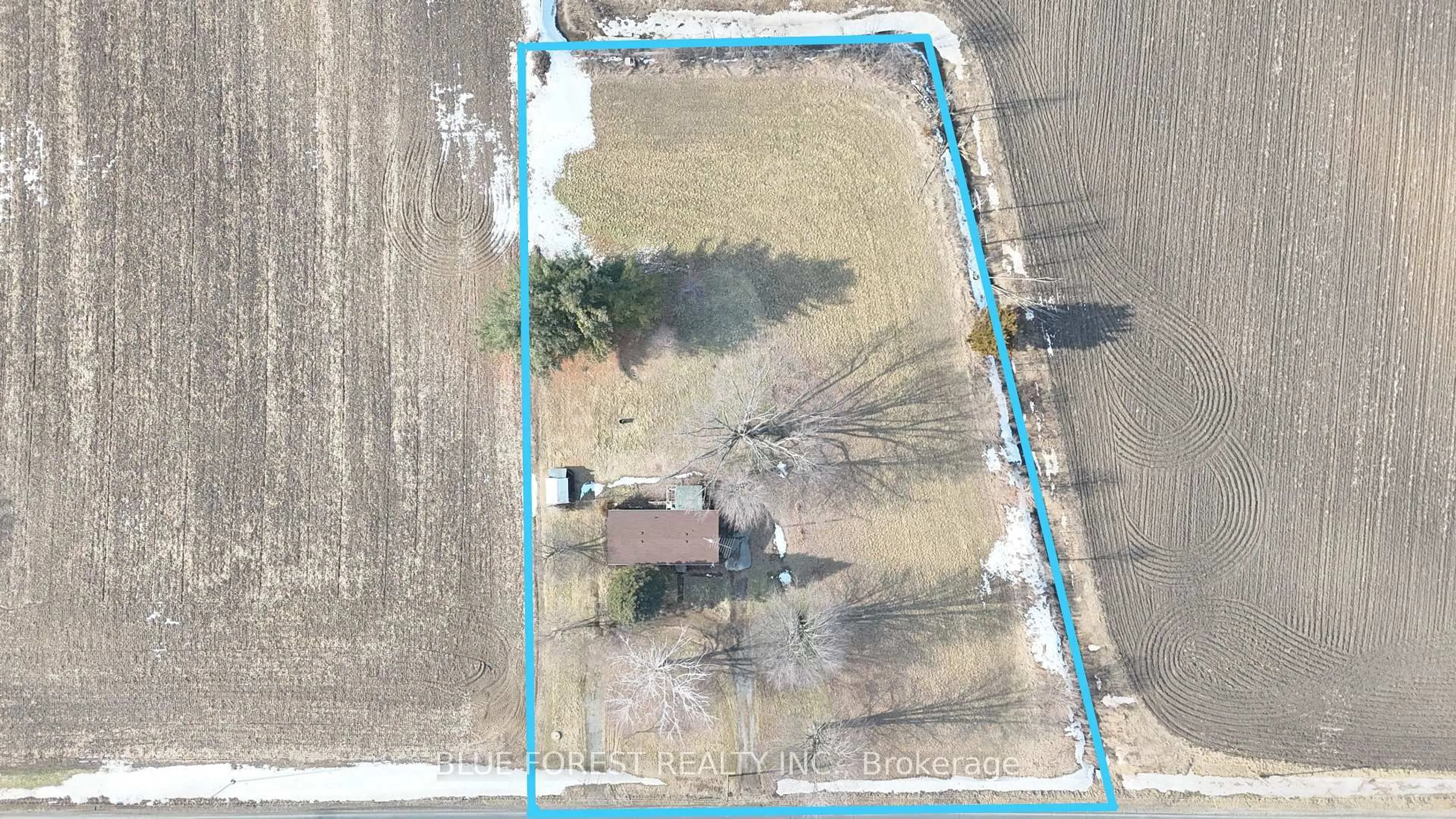 A pic from outside/outdoor area/front of a property/back of a property/a pic from drone, street for 13991 Selton Line, Chatham-Kent Ontario N0P 2K0