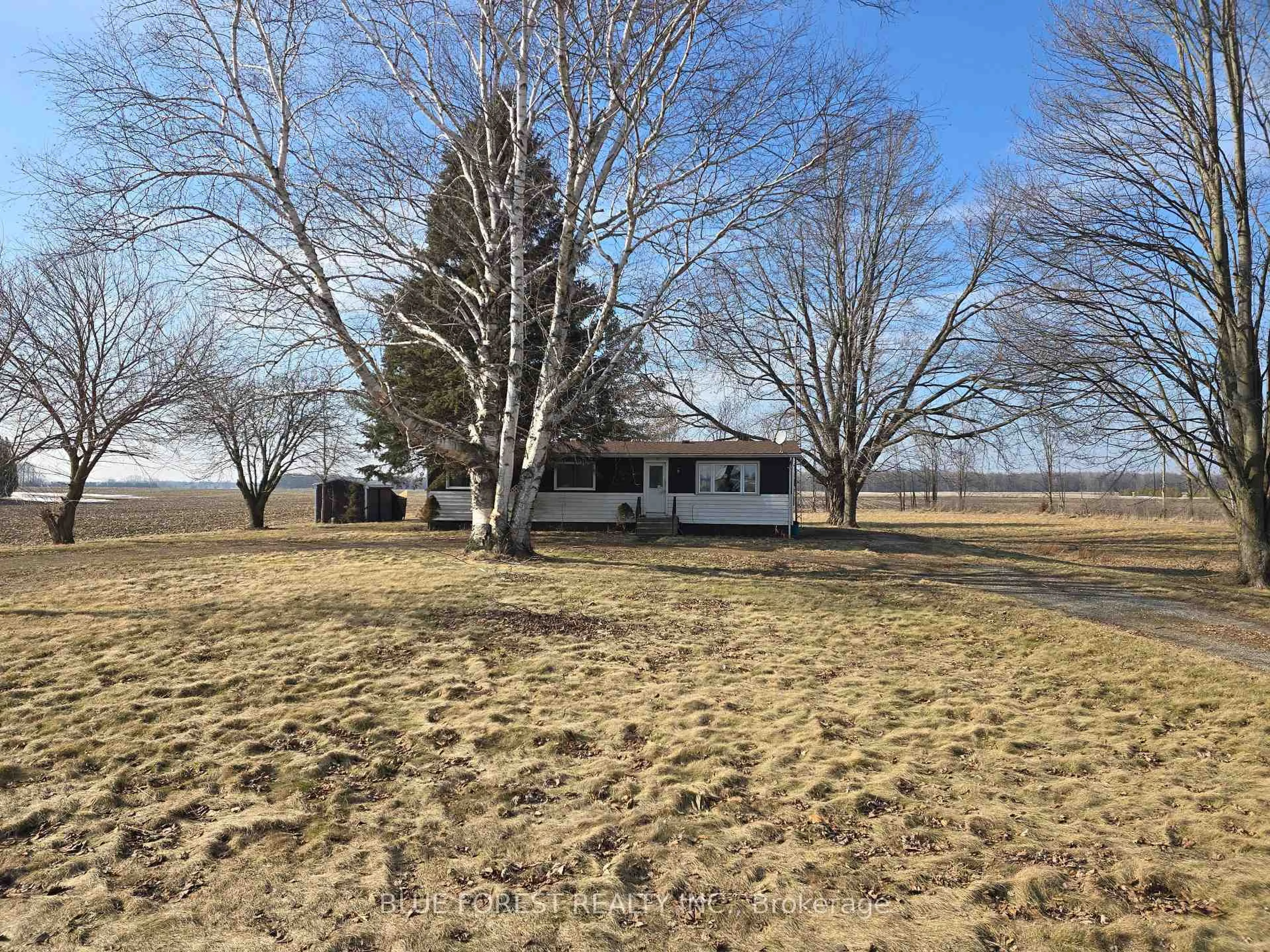 A pic from outside/outdoor area/front of a property/back of a property/a pic from drone, water/lake/river/ocean view for 13991 Selton Line, Chatham-Kent Ontario N0P 2K0