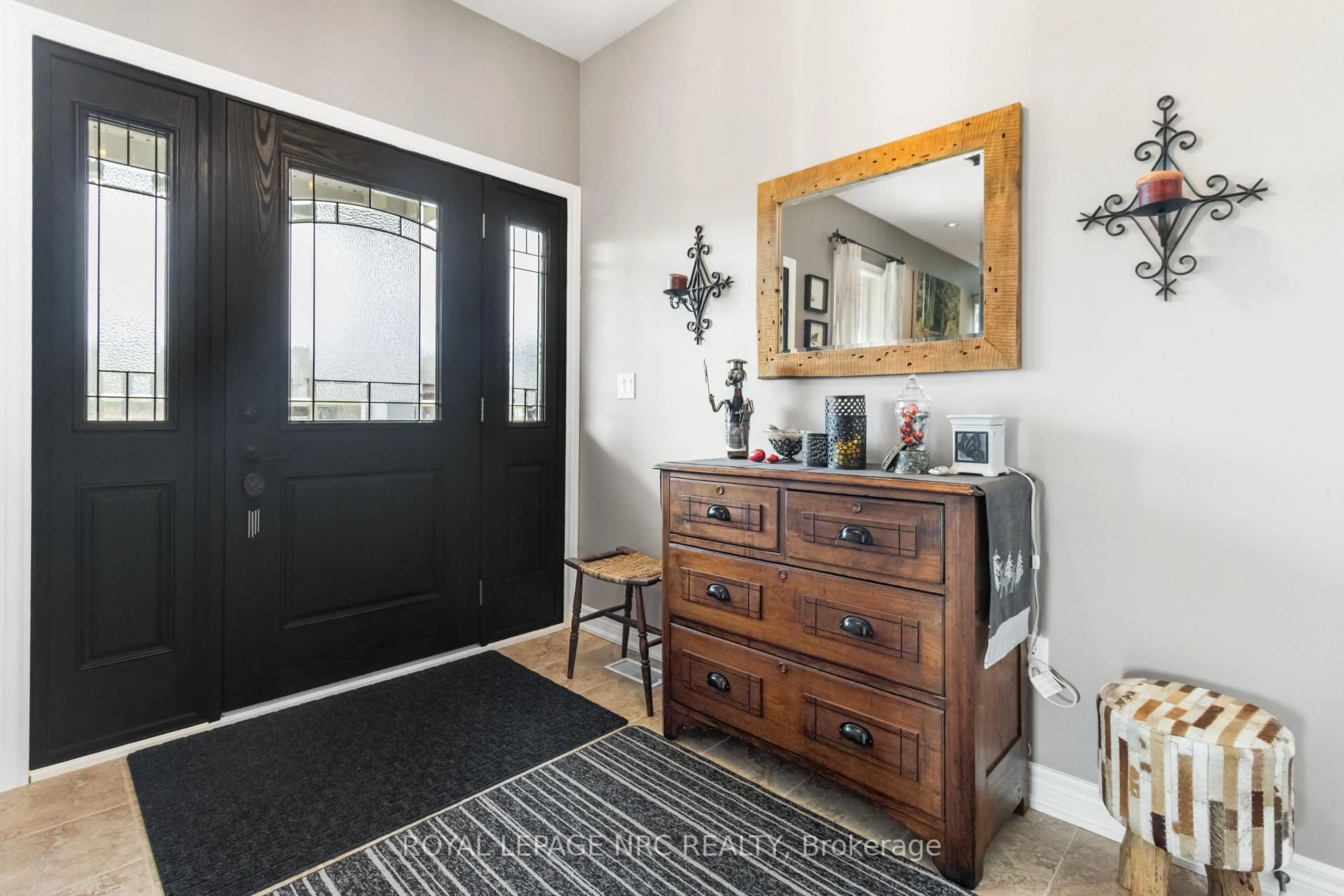 Indoor entryway for 4511 Miller Rd, Port Colborne Ontario L3B 5N7