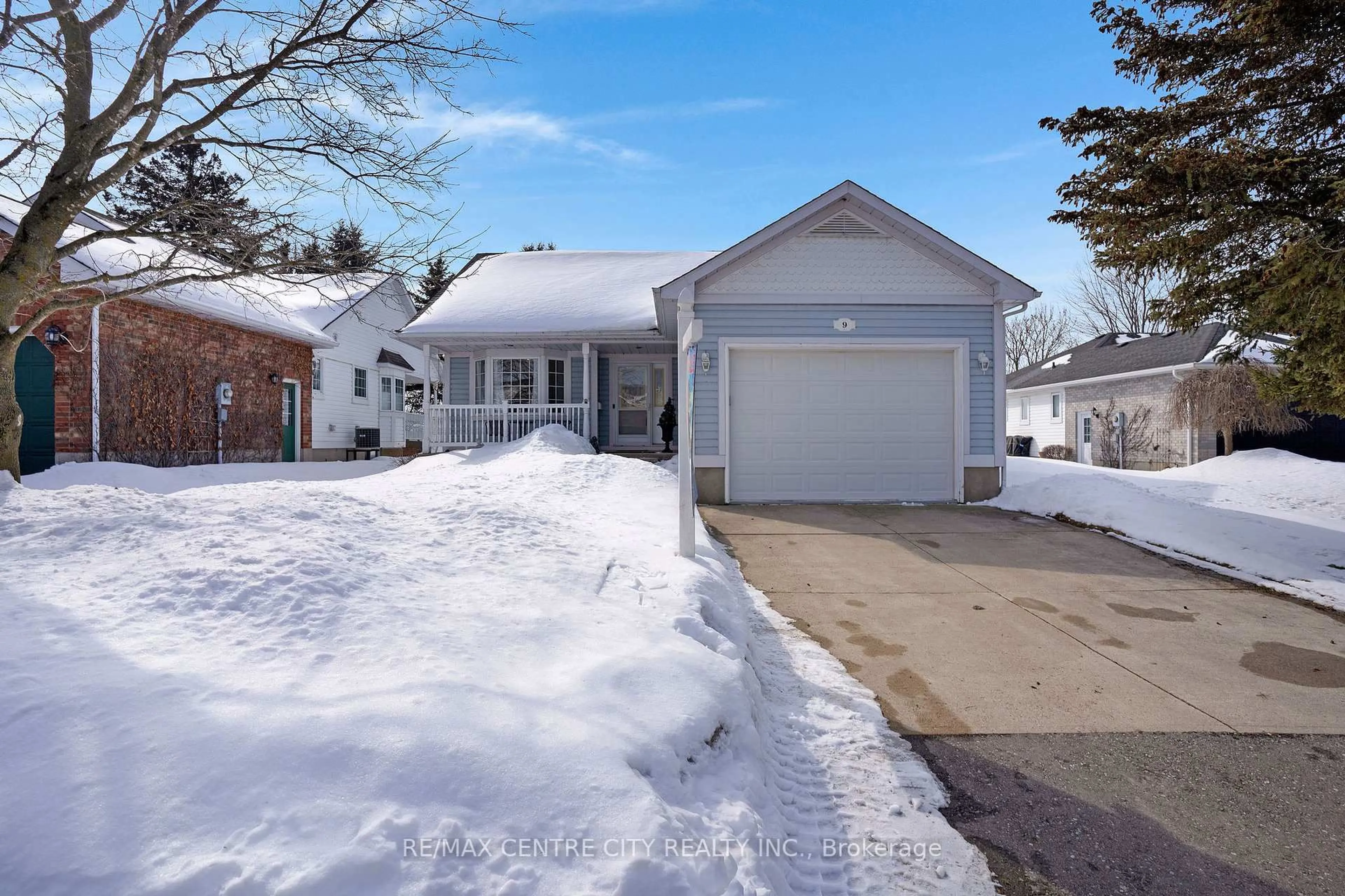 Home with vinyl exterior material, street for 9 Lakefield Crt #89, Wilmot Ontario N3A 3P4